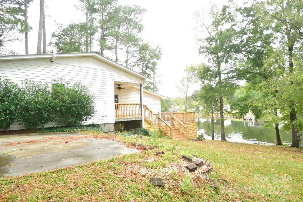 2171 John G Richards Road — Camden