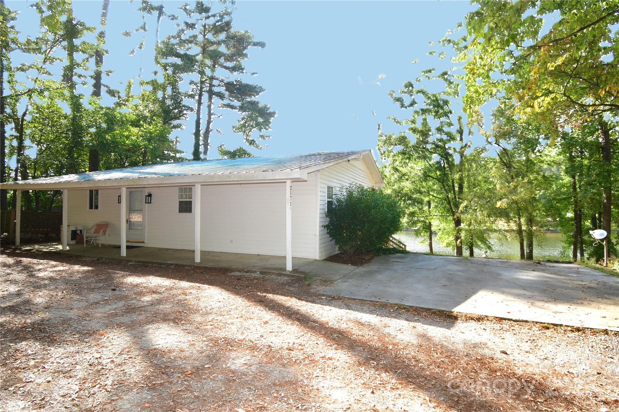 2171 John G Richards Road — Camden