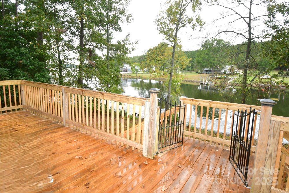 2171 John G Richards Road — Camden