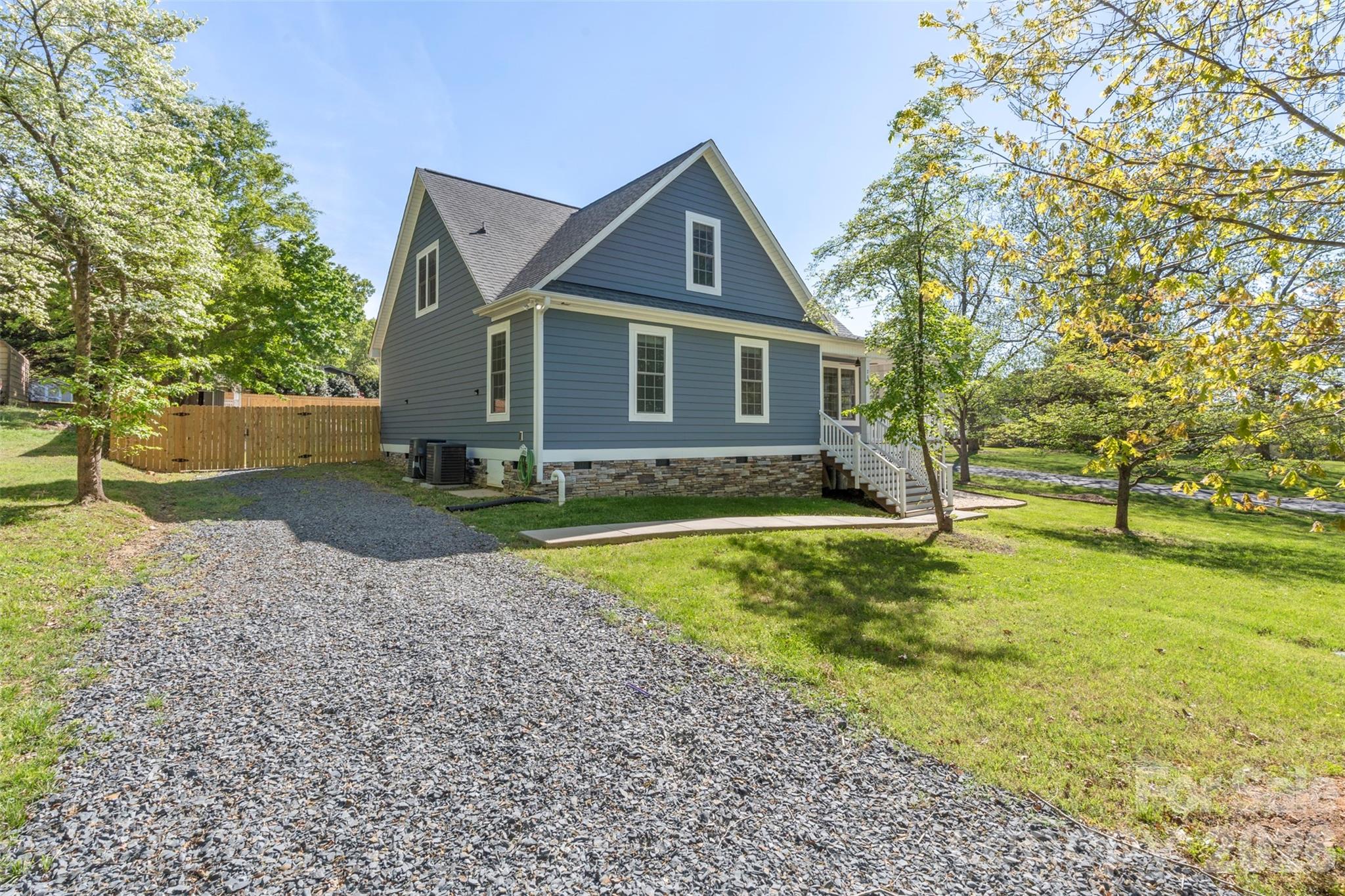 206 Montclair Drive — Locust