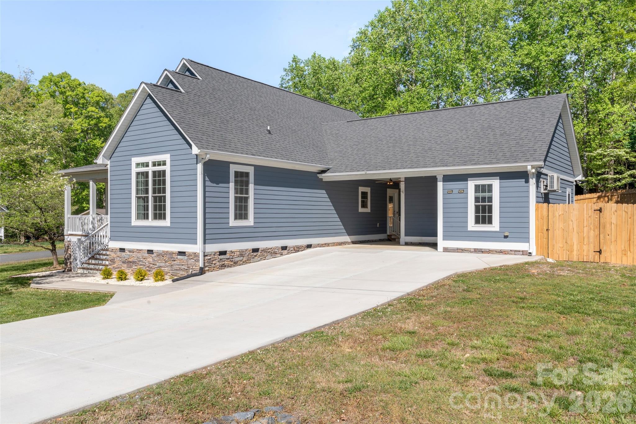 206 Montclair Drive — Locust