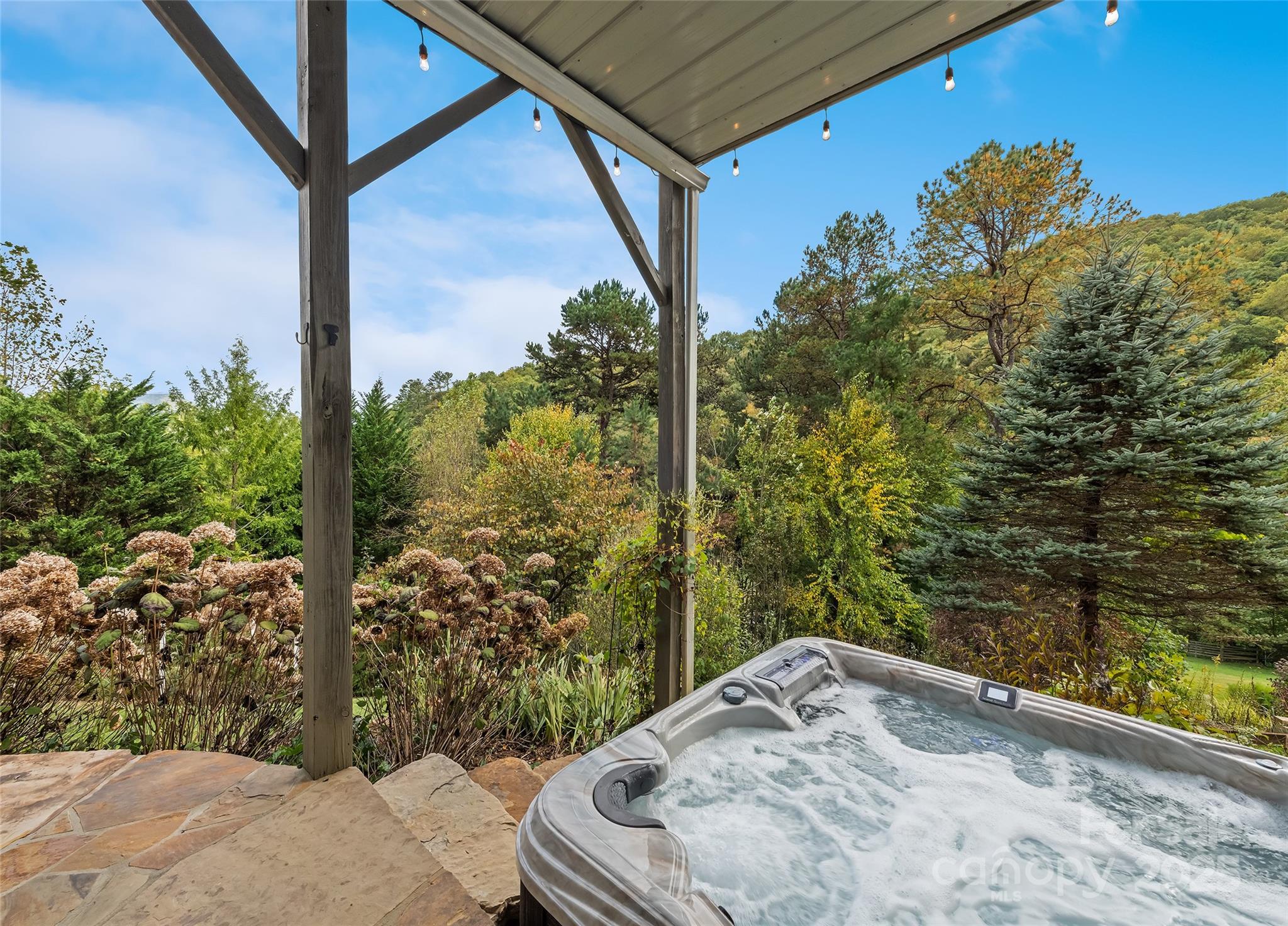 966 Coyote Hollow Road — Waynesville