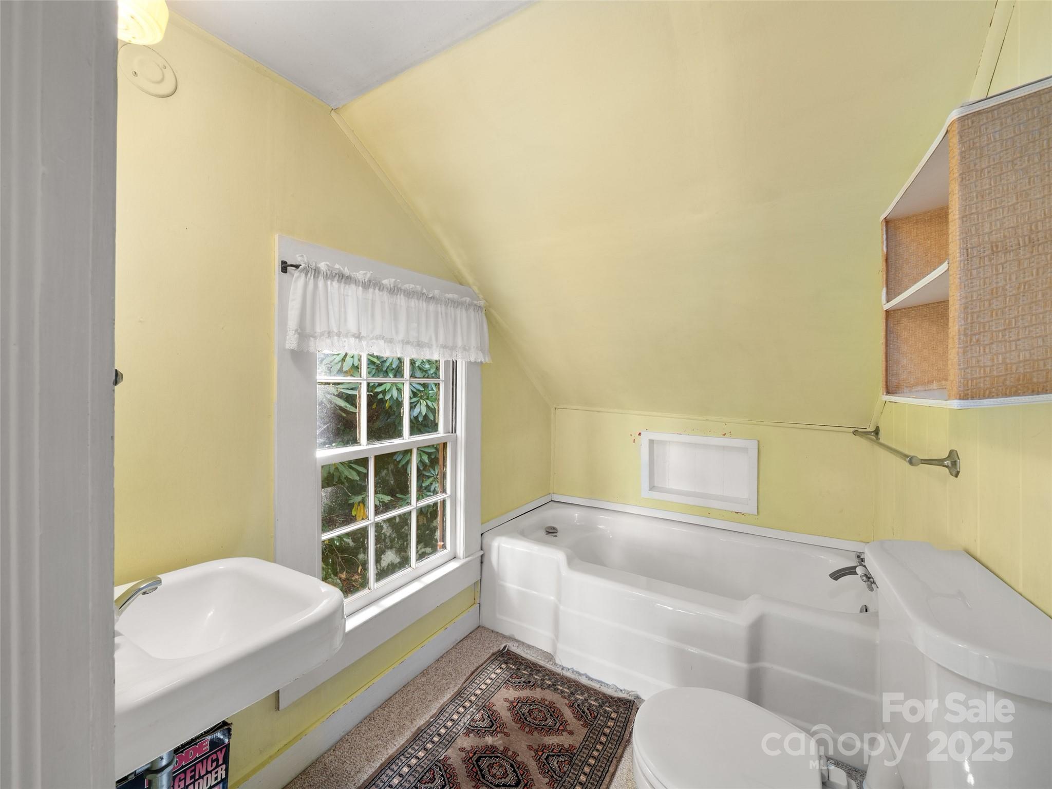 435 Upper Laurel Drive — Laurel Park