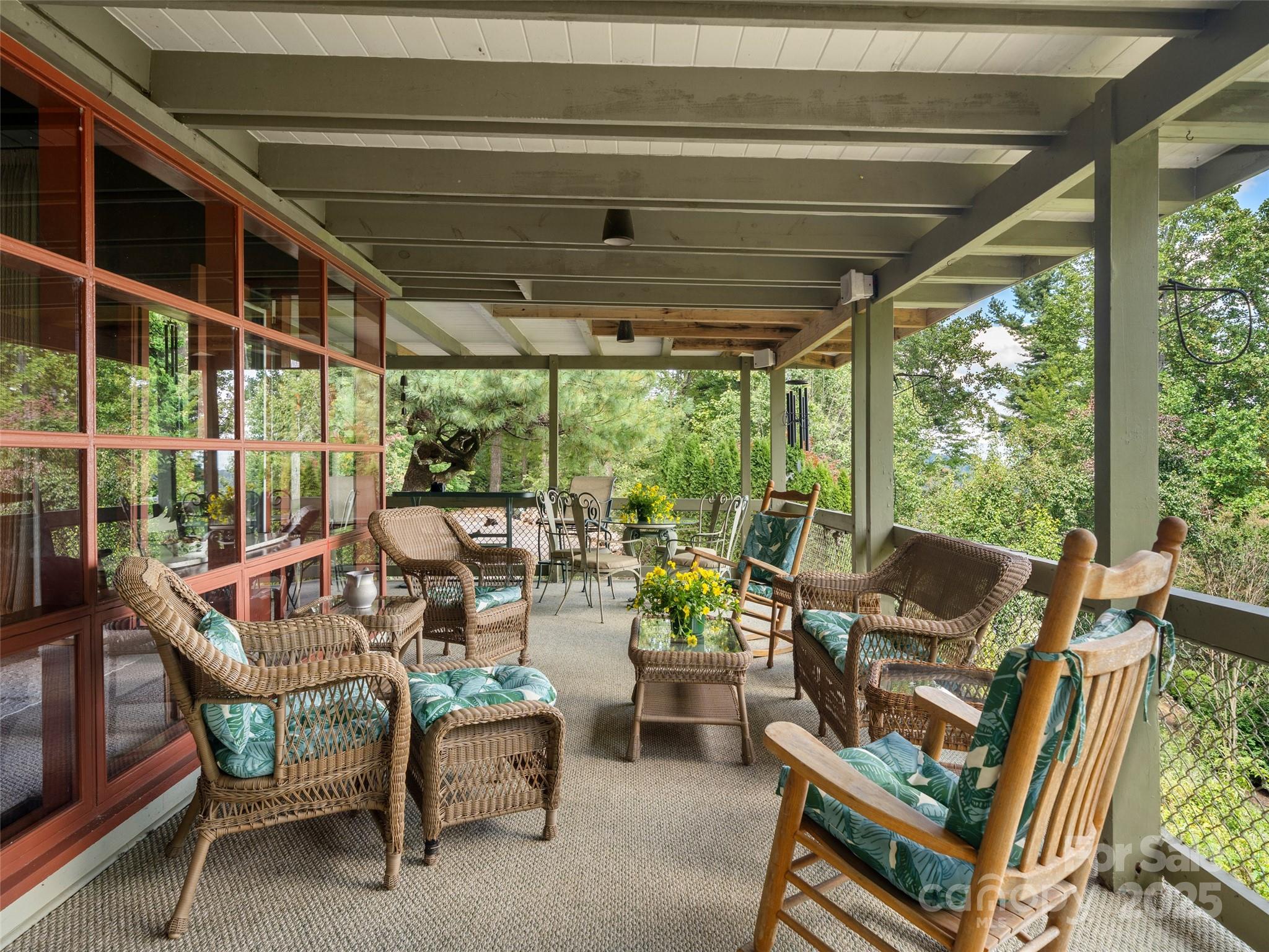435 Upper Laurel Drive — Laurel Park