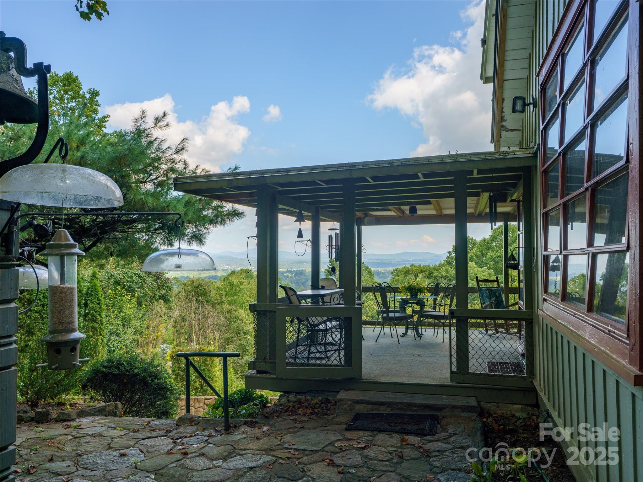 435 Upper Laurel Drive — Laurel Park