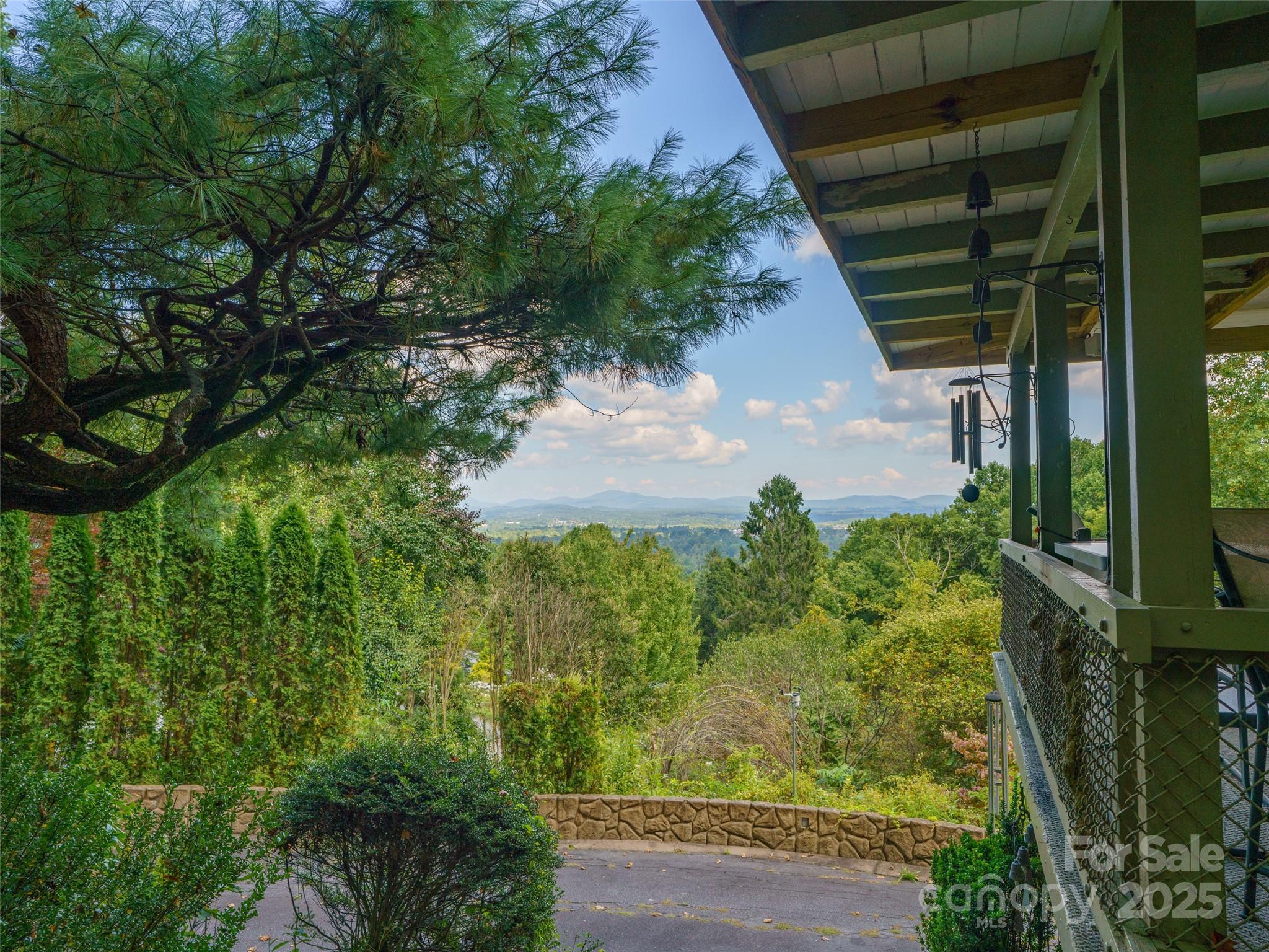 435 Upper Laurel Drive — Laurel Park