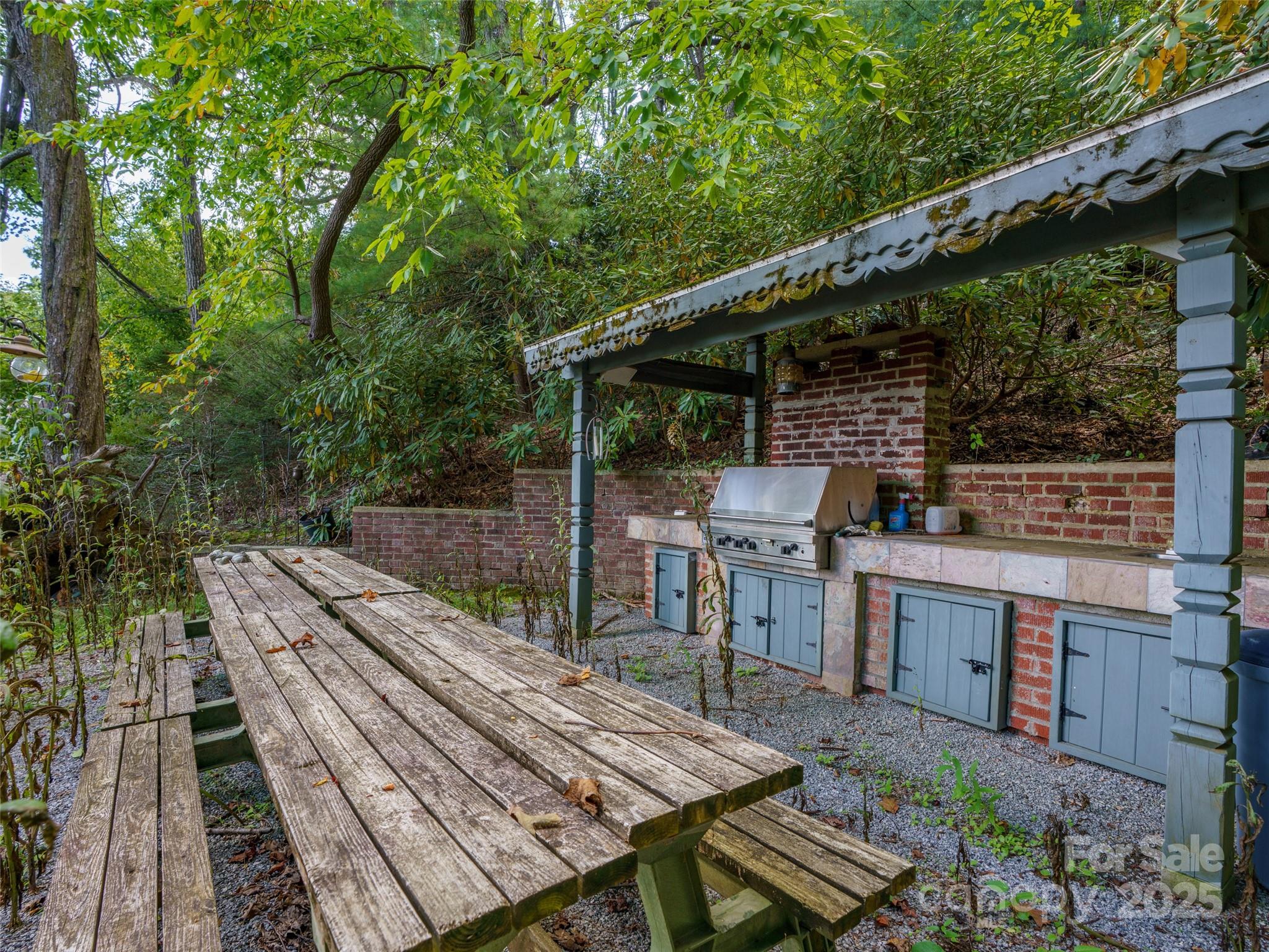 435 Upper Laurel Drive — Laurel Park
