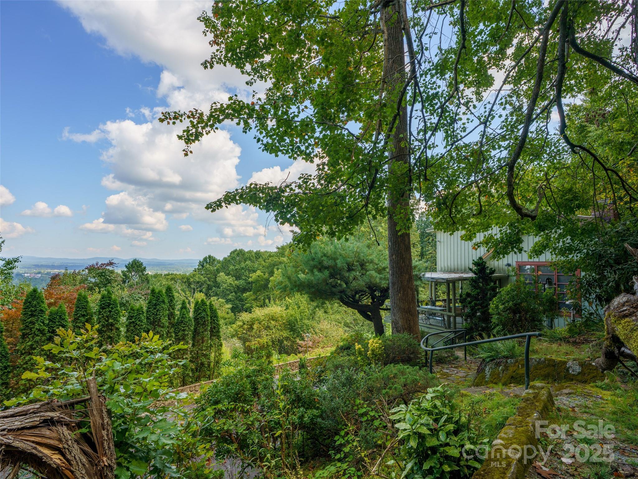 435 Upper Laurel Drive — Laurel Park