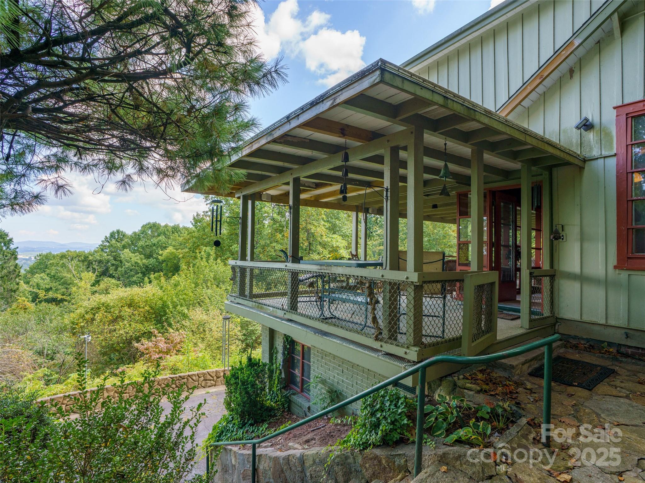 435 Upper Laurel Drive — Laurel Park