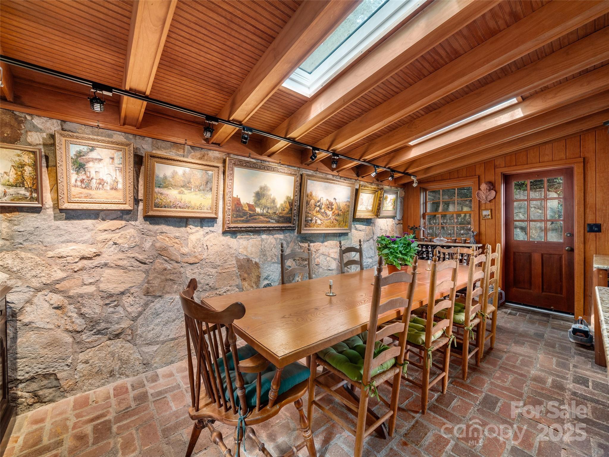 435 Upper Laurel Drive — Laurel Park