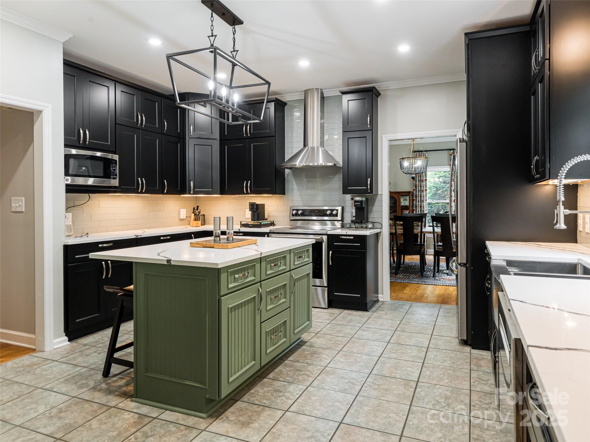 91 Carter Cove Road — Asheville