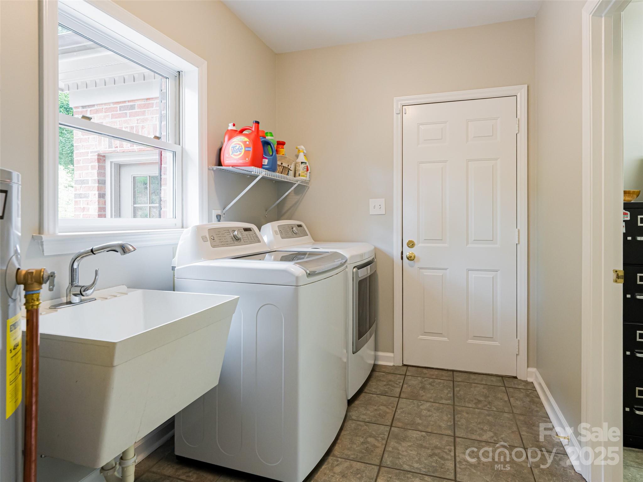 91 Carter Cove Road — Asheville