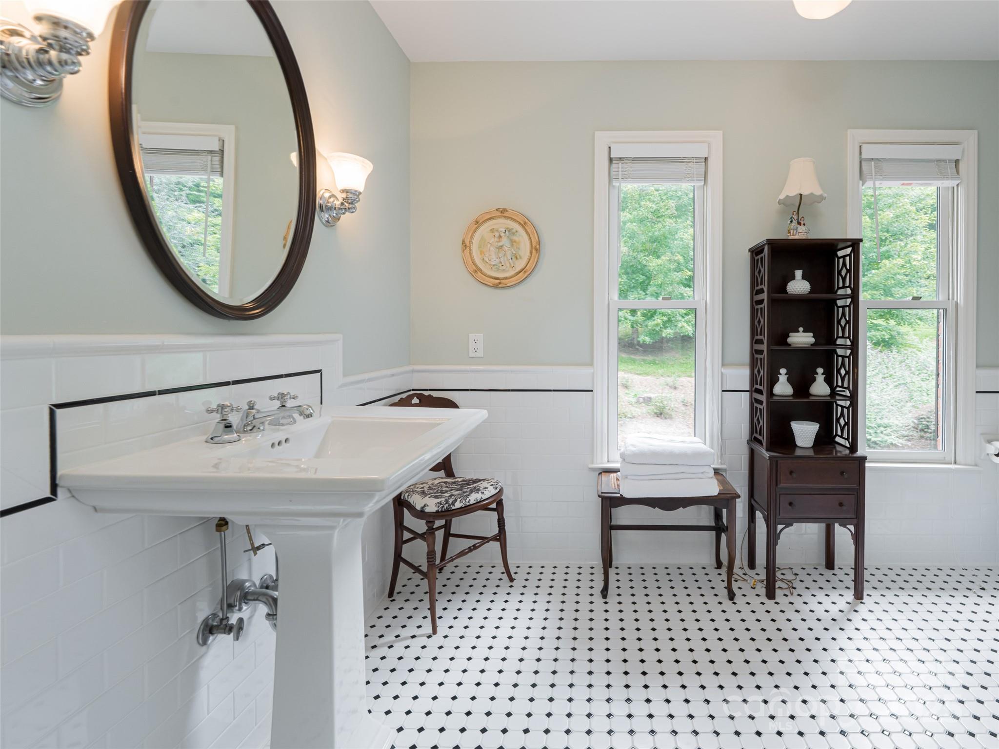 91 Carter Cove Road — Asheville