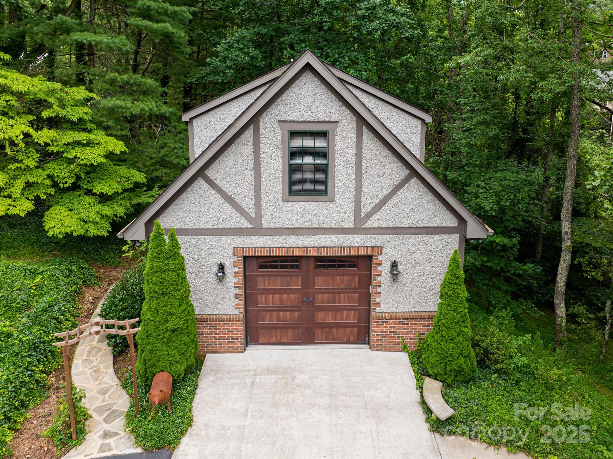 91 Carter Cove Road — Asheville