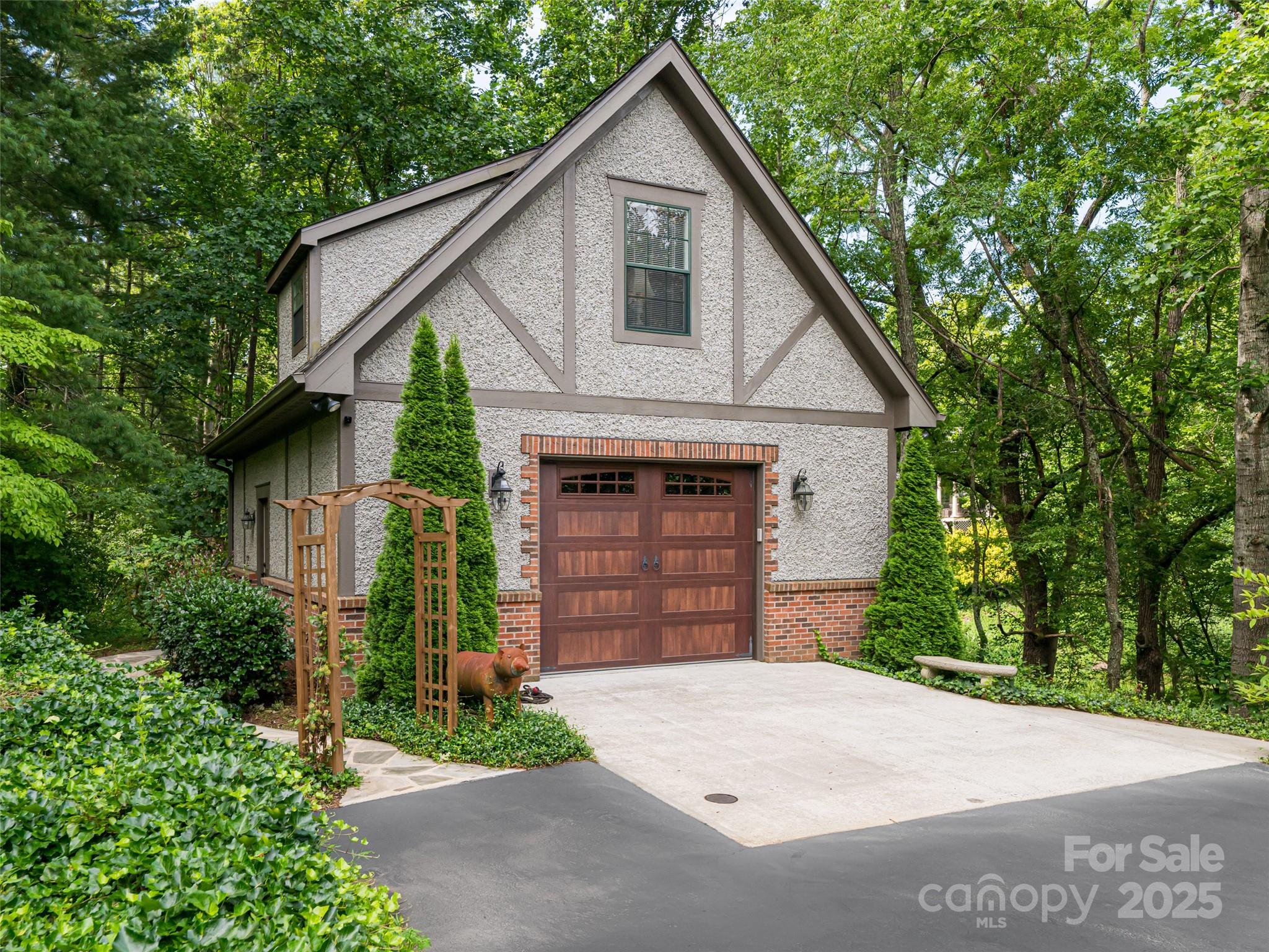 91 Carter Cove Road — Asheville