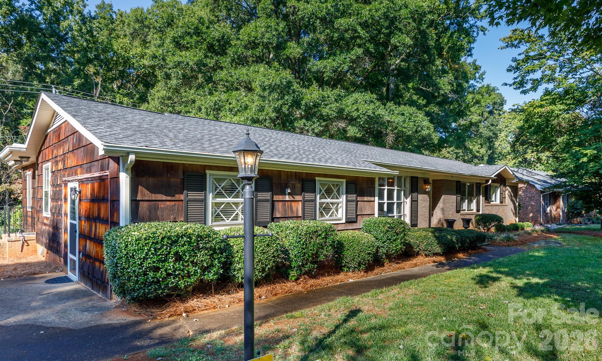 637 University Drive — Rock Hill