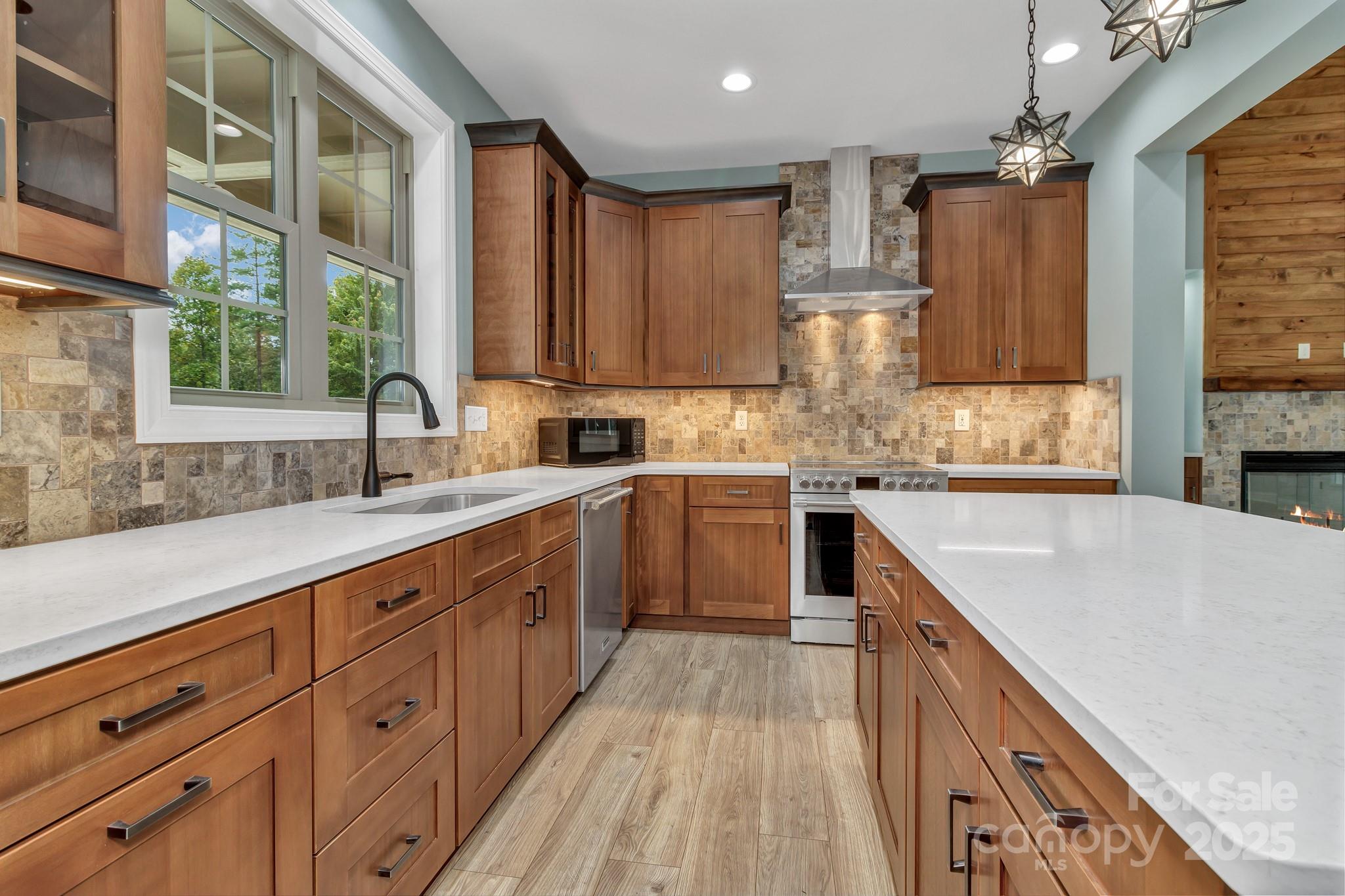 926 Settlers Trail — Mars Hill