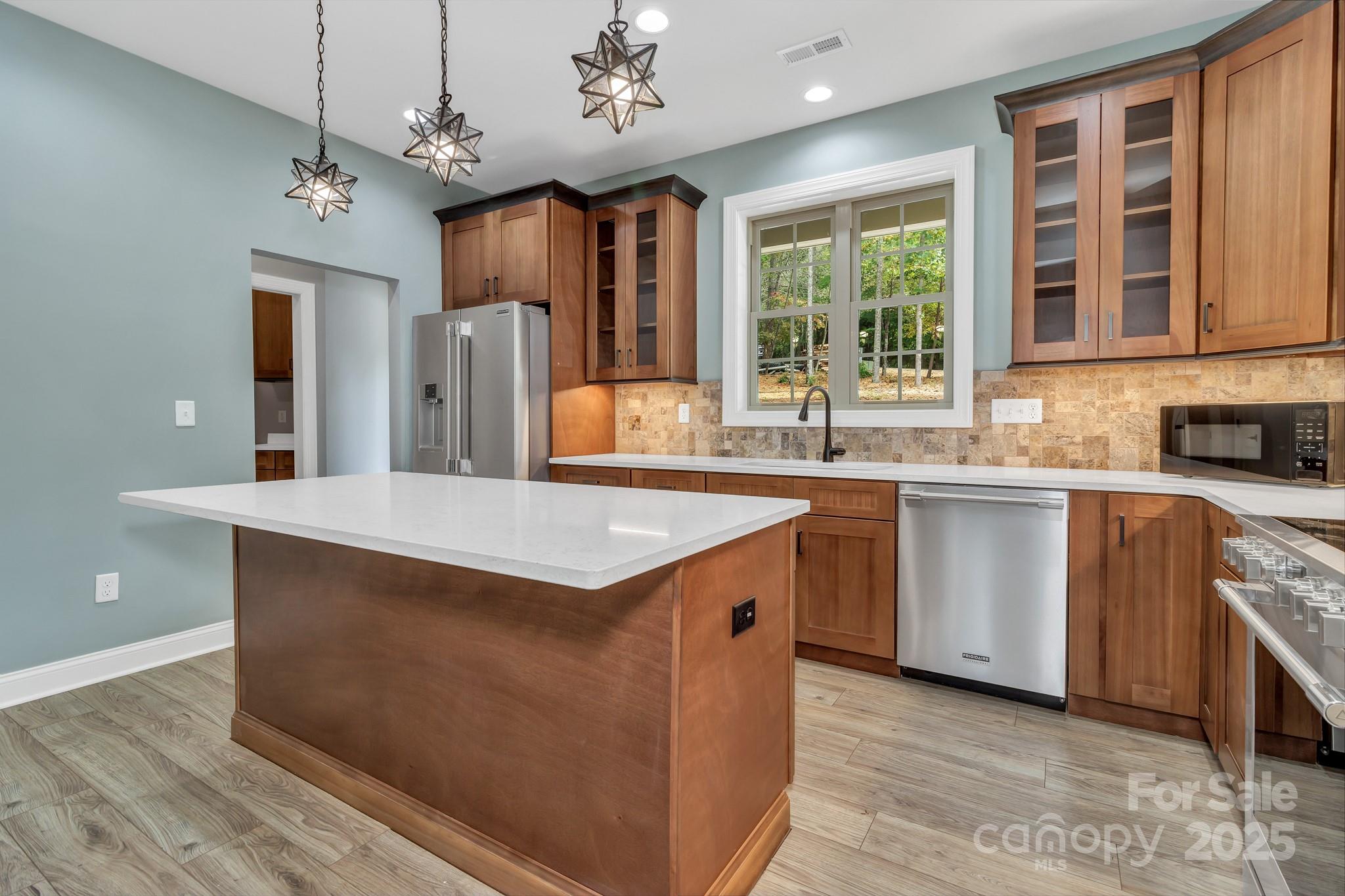 926 Settlers Trail — Mars Hill