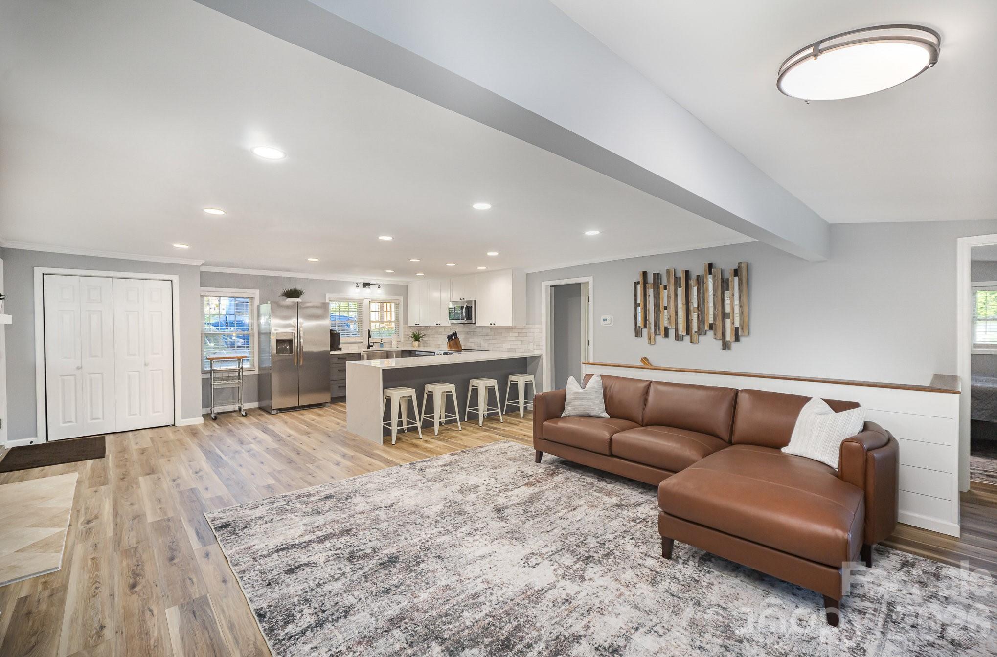 1435 Panther Point Road — Richfield