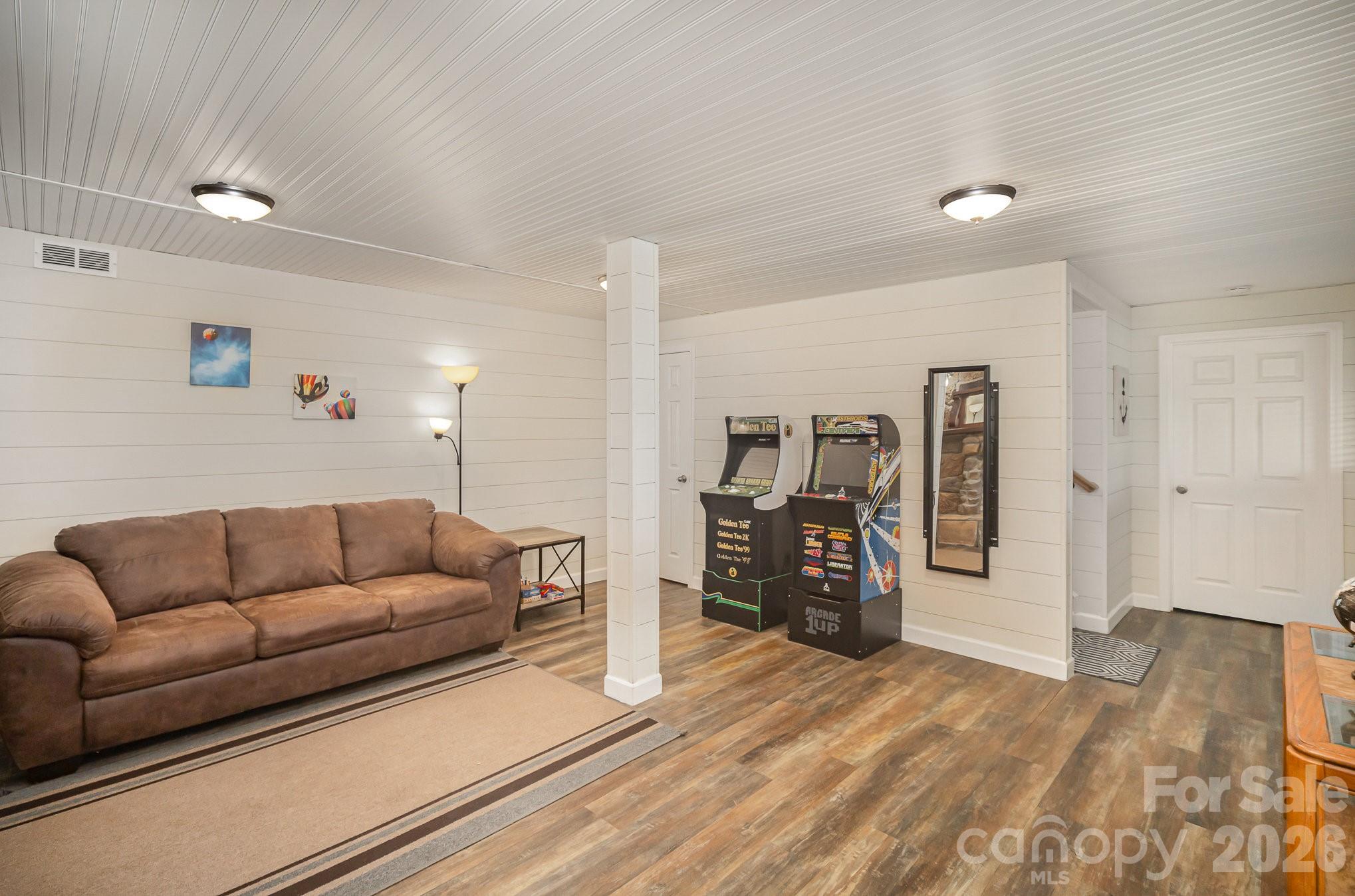 1435 Panther Point Road — Richfield