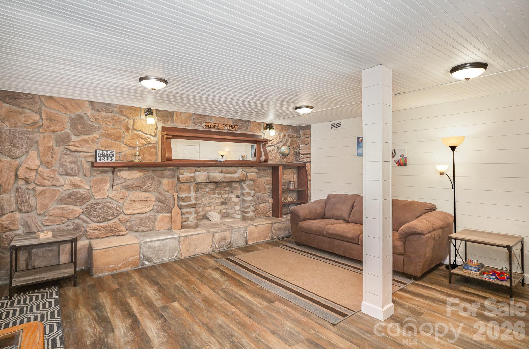 1435 Panther Point Road — Richfield
