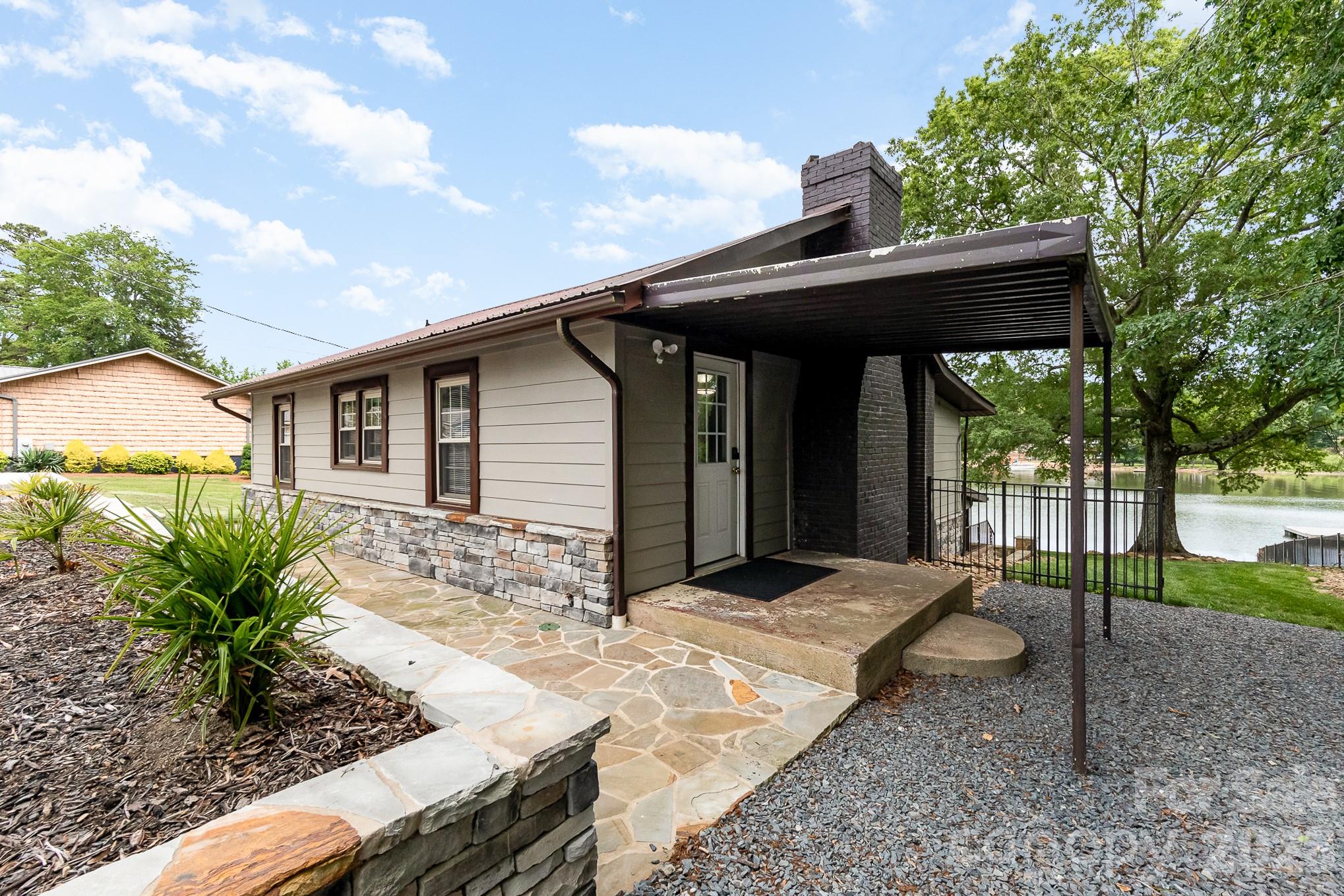 1435 Panther Point Road — Richfield