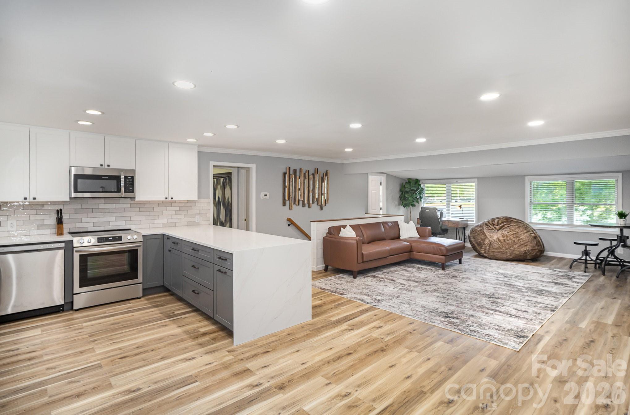 1435 Panther Point Road — Richfield