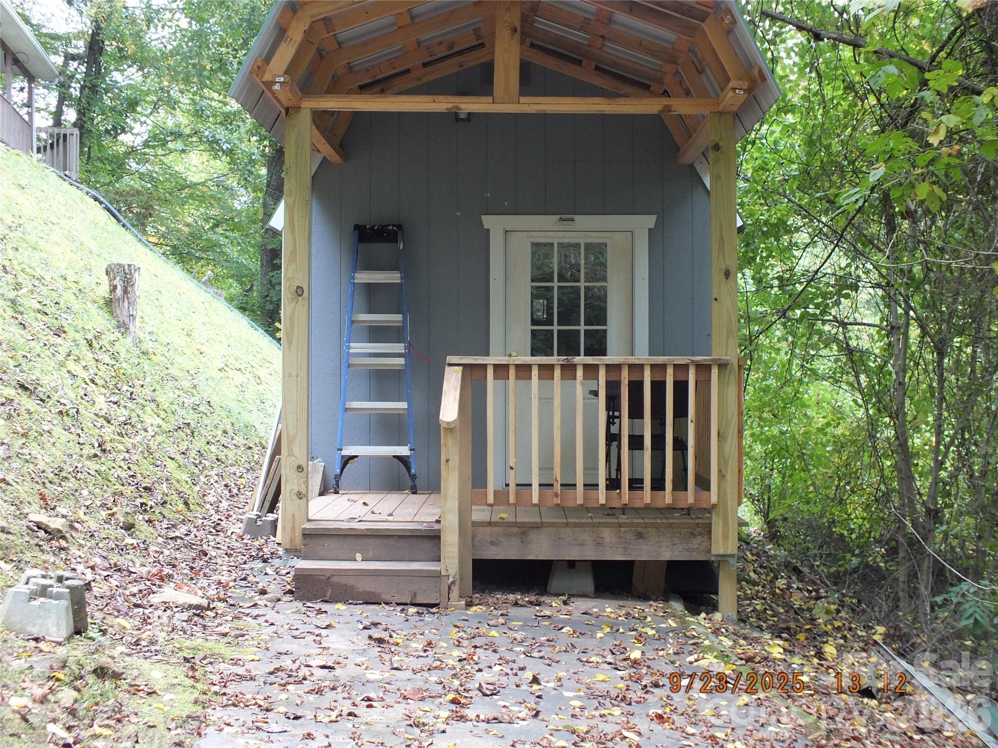 408 Whispering Winds Road — Waynesville