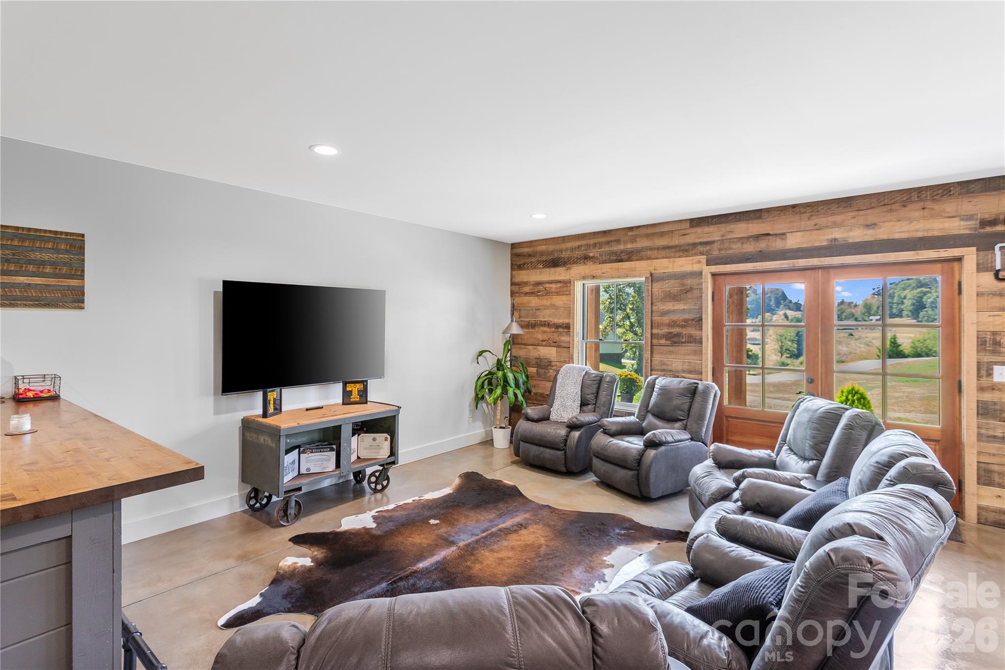 100 Kinloch Lane — Clyde