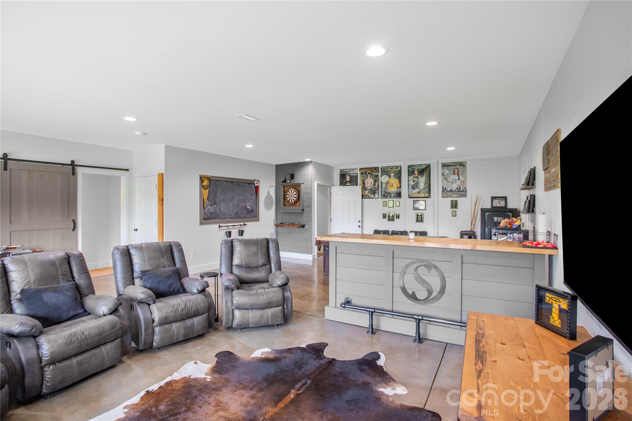 100 Kinloch Lane — Clyde