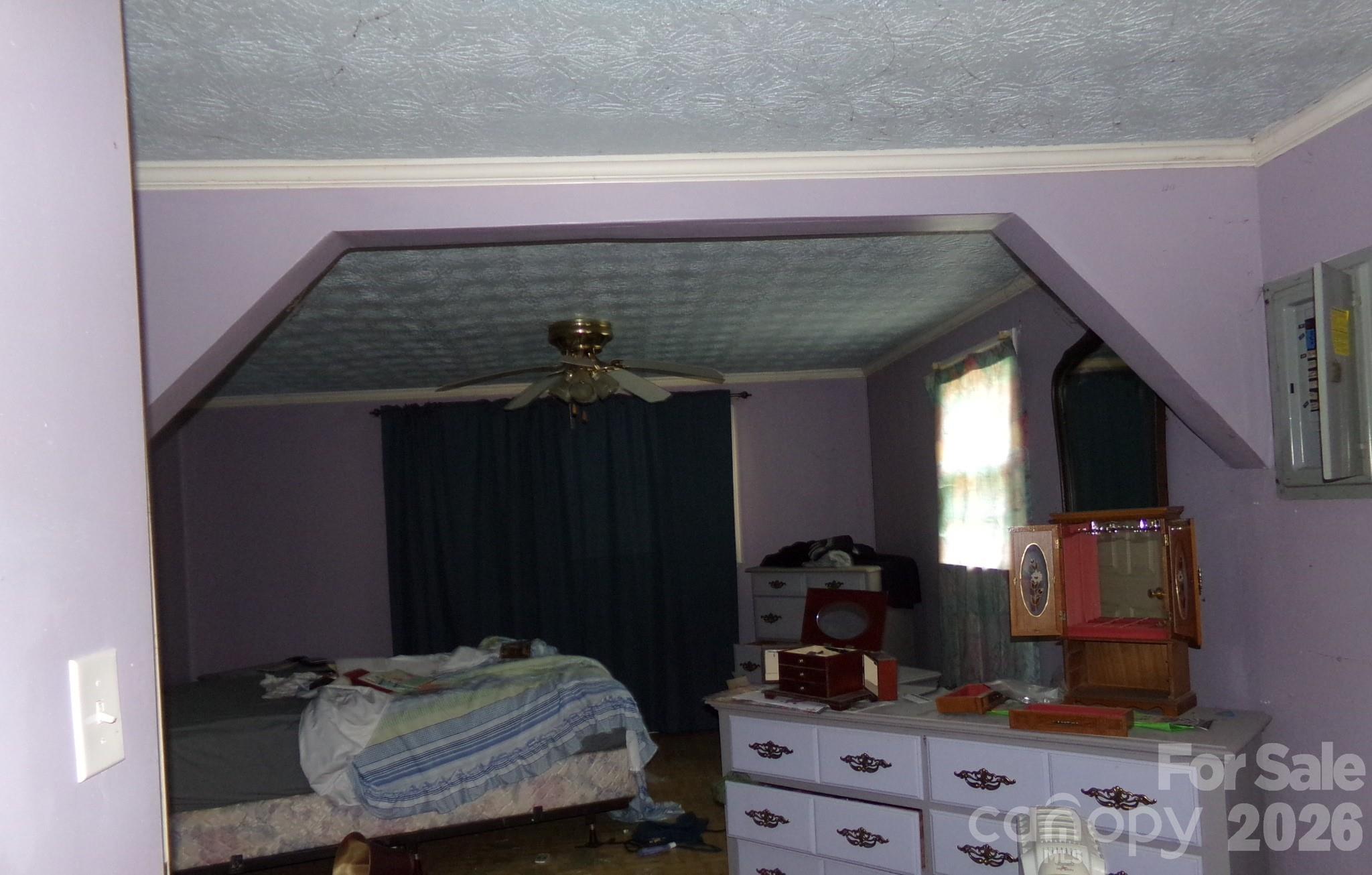1905 Little Creek Road — Burnsville