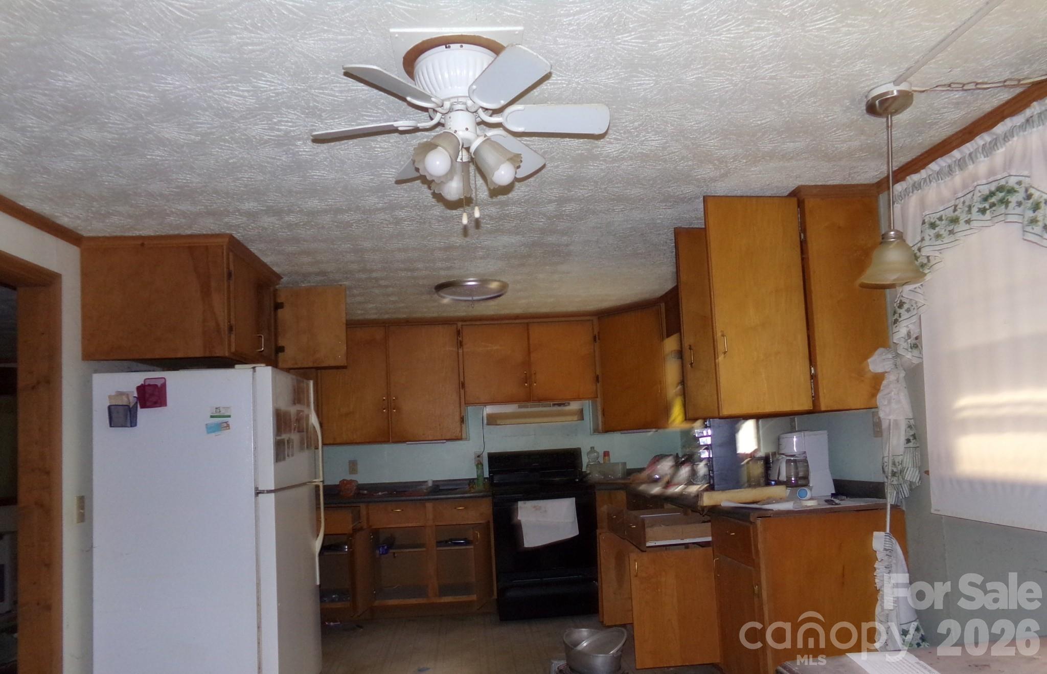1905 Little Creek Road — Burnsville