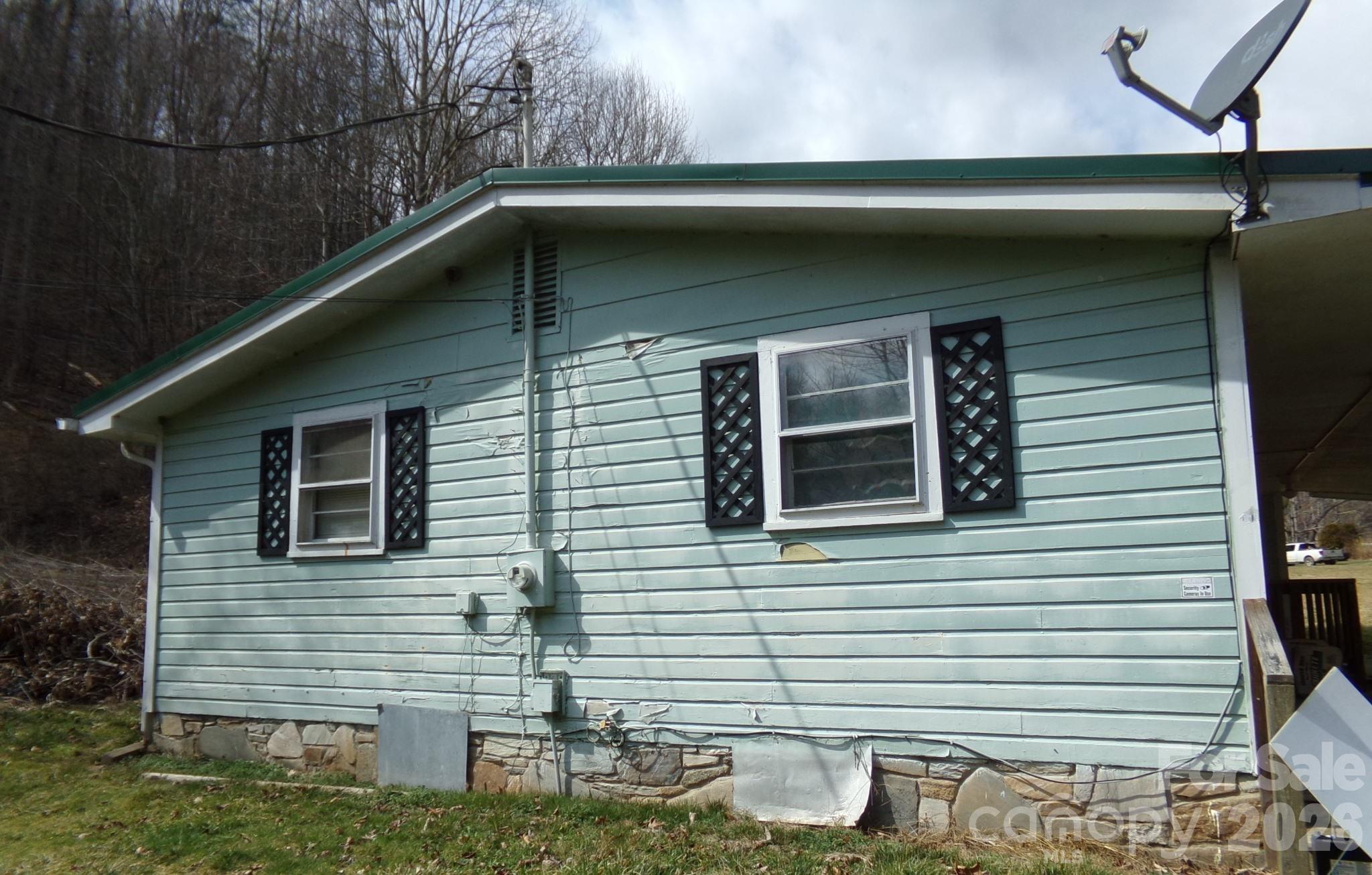1905 Little Creek Road — Burnsville