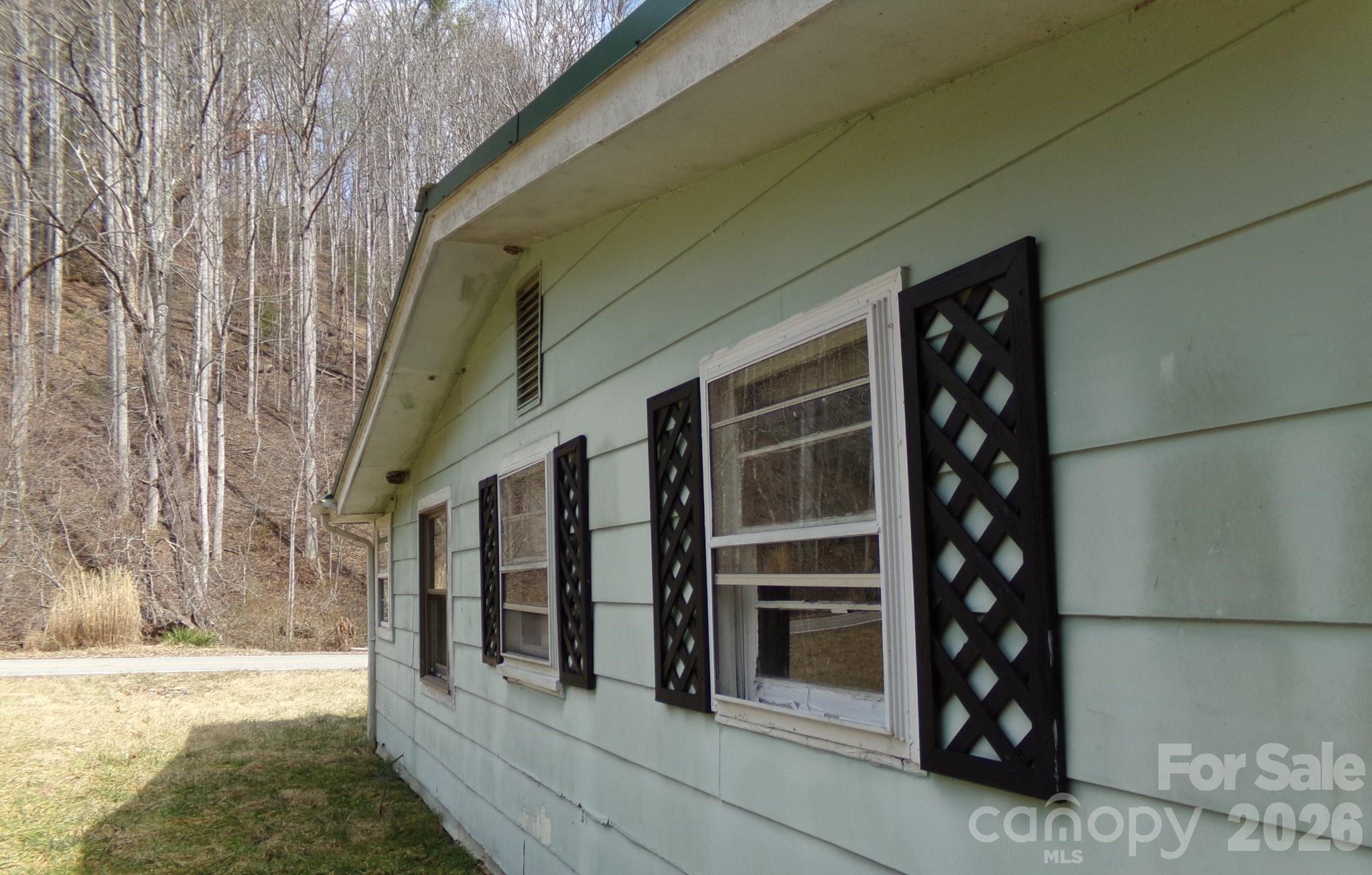 1905 Little Creek Road — Burnsville
