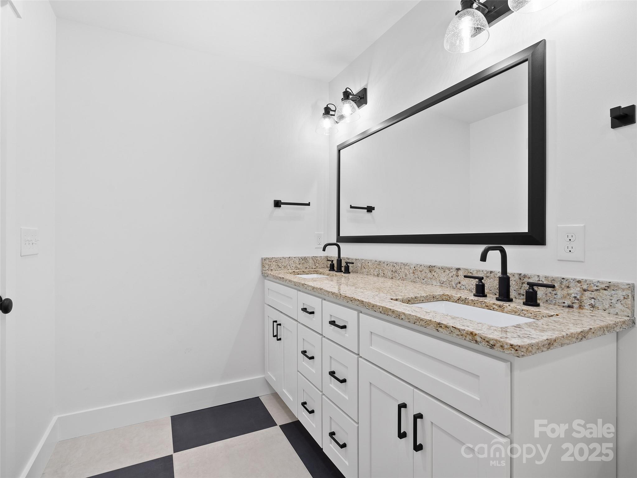 11 Riemar Lane — Waynesville