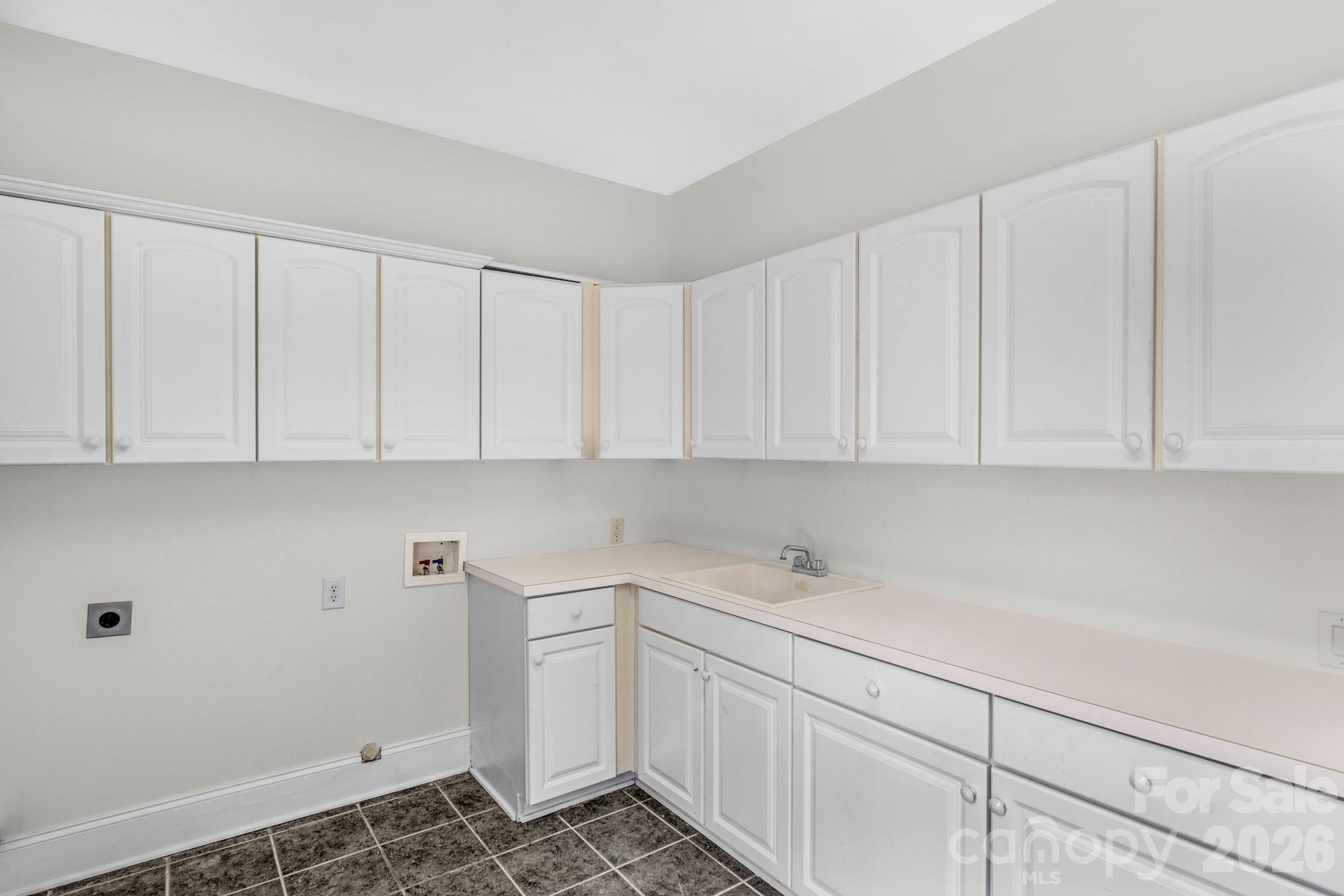 1300 Longleaf Court — Matthews