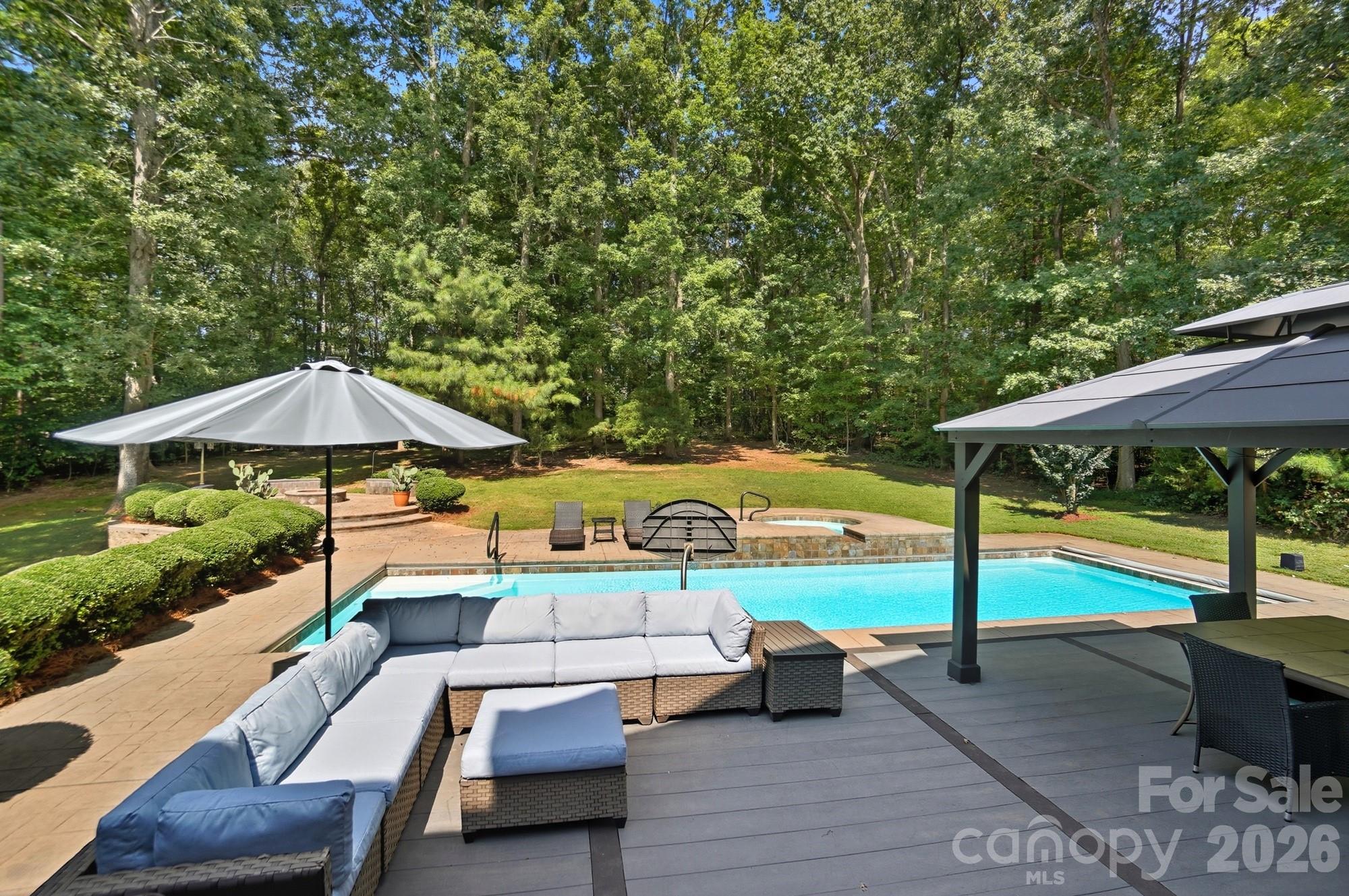 1300 Longleaf Court — Matthews