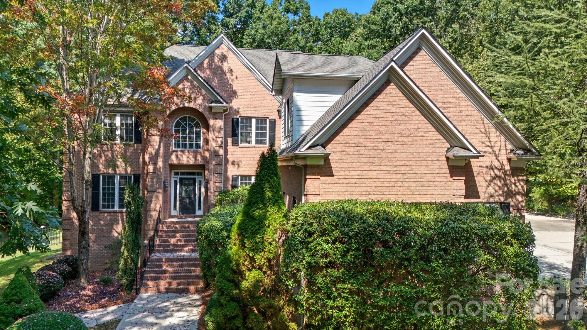 1300 Longleaf Court — Matthews