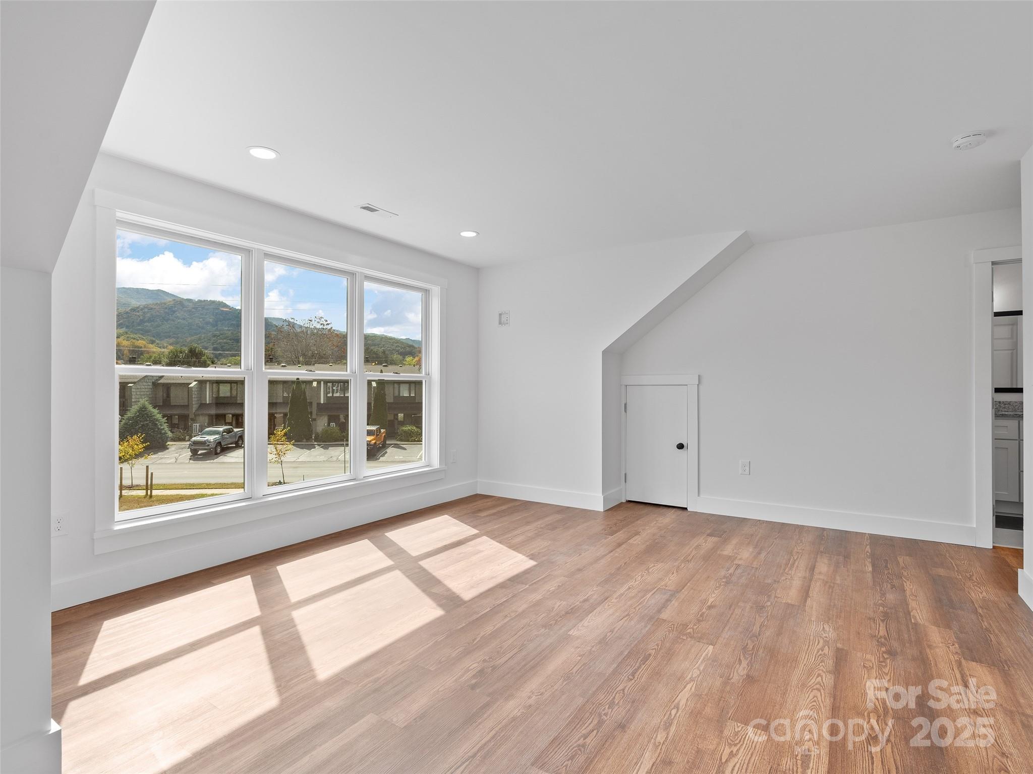 15 Riemar Lane — Waynesville