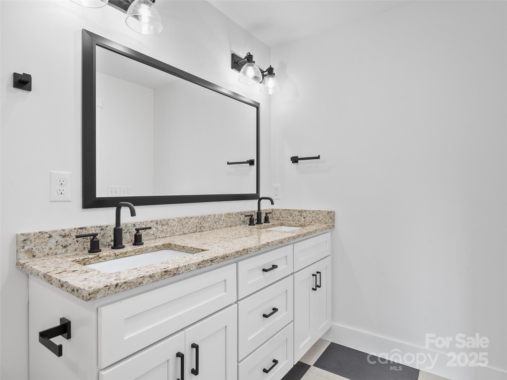 15 Riemar Lane — Waynesville