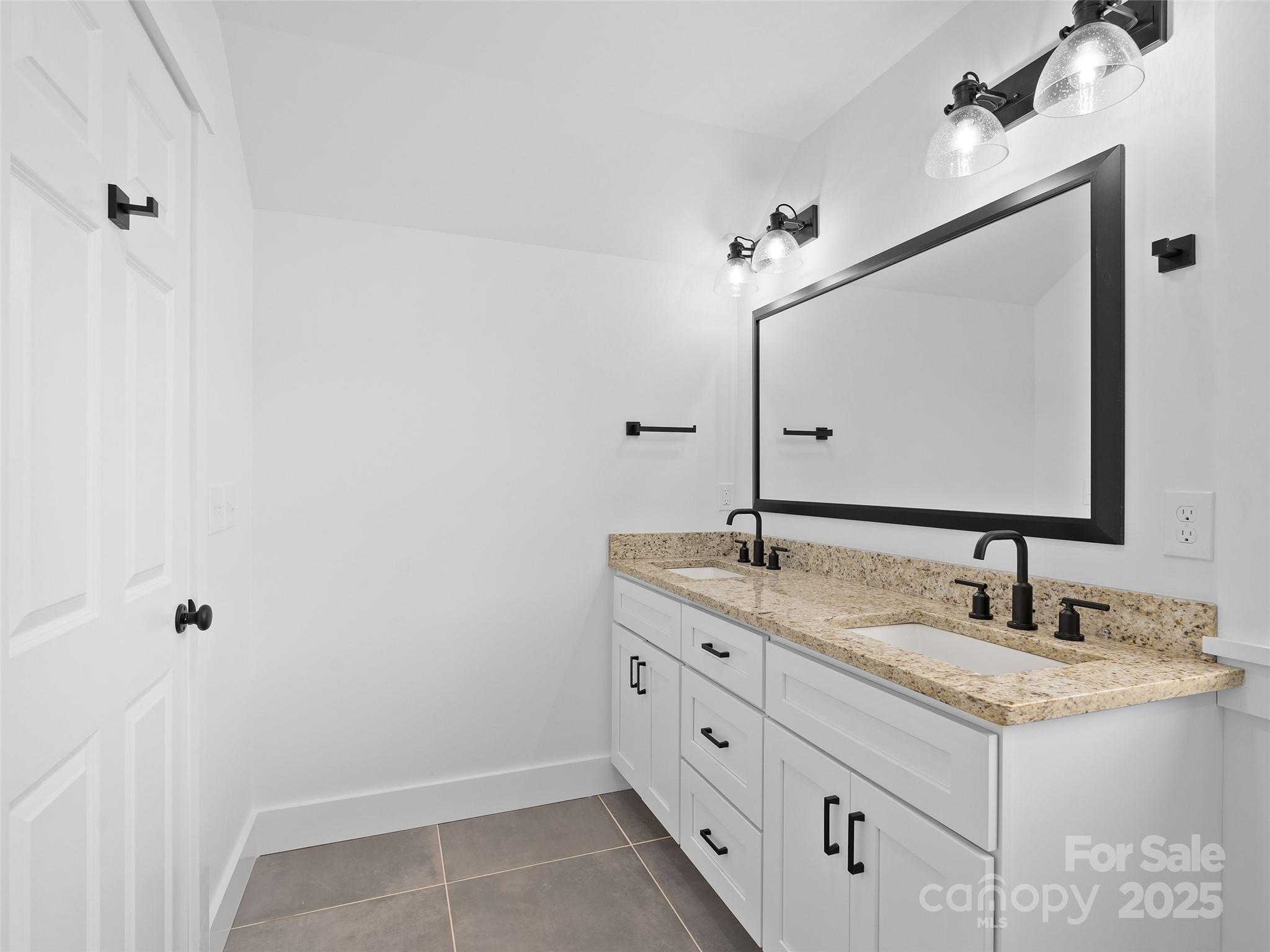 15 Riemar Lane — Waynesville