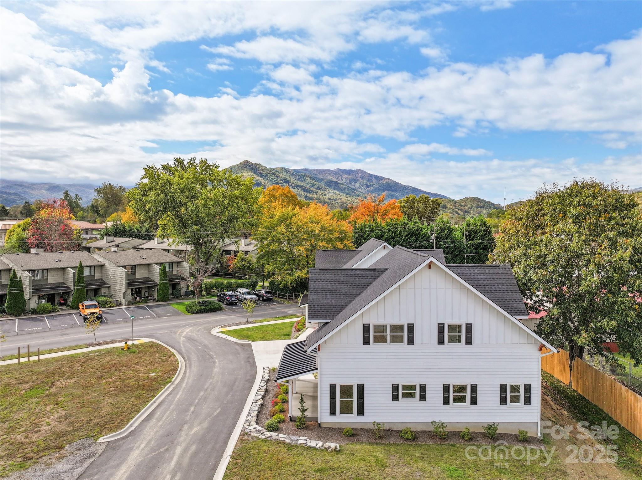 15 Riemar Lane — Waynesville