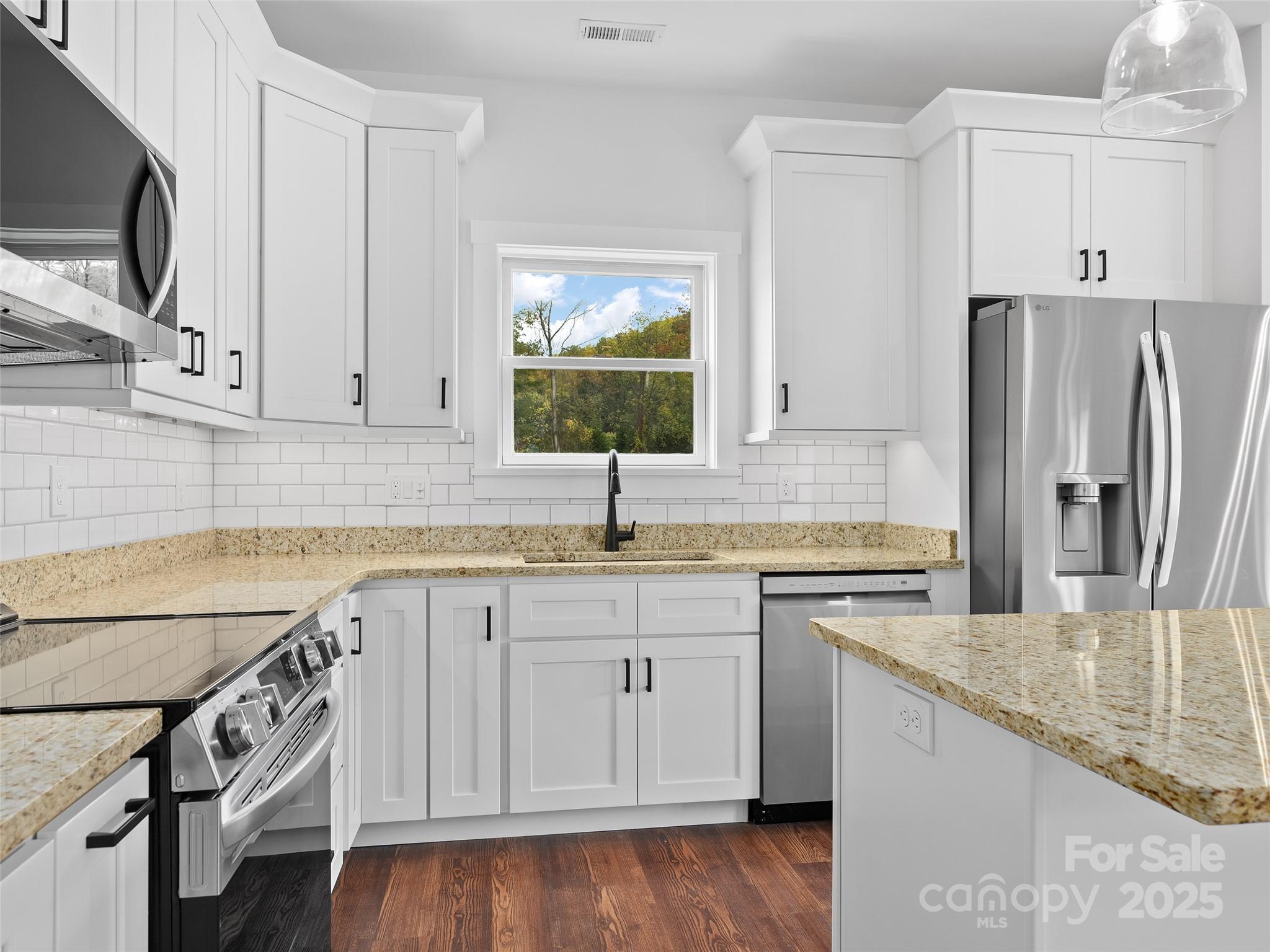 15 Riemar Lane — Waynesville