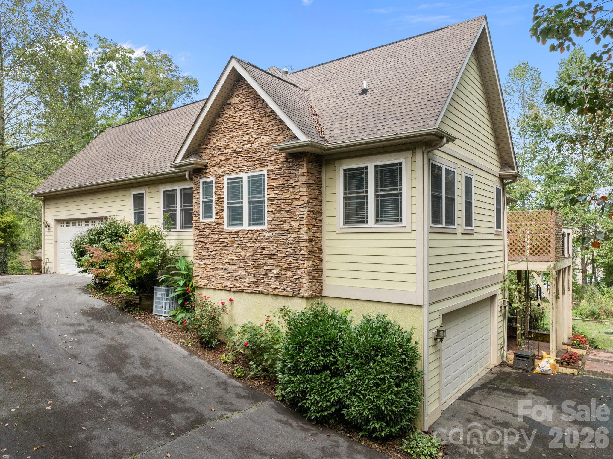 40 Mountain Shadows Drive — Leicester
