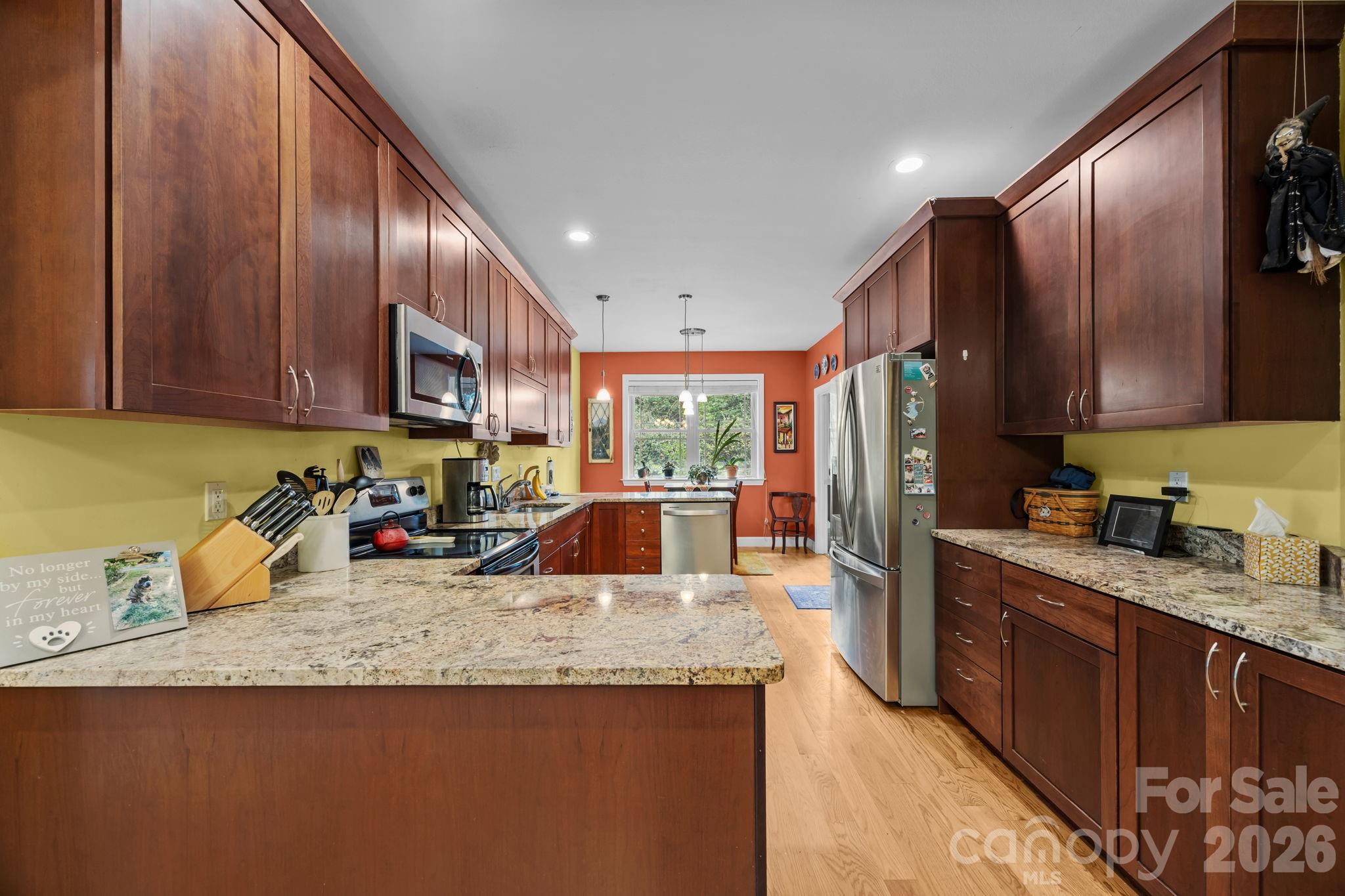 40 Mountain Shadows Drive — Leicester