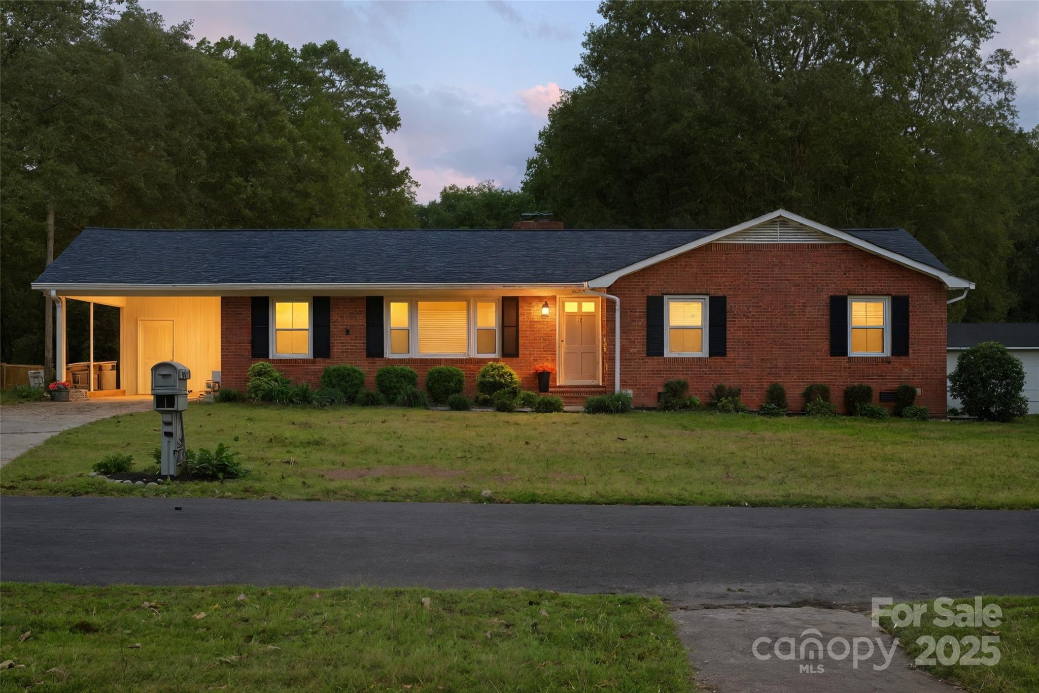 2101 Shady Lane — Monroe