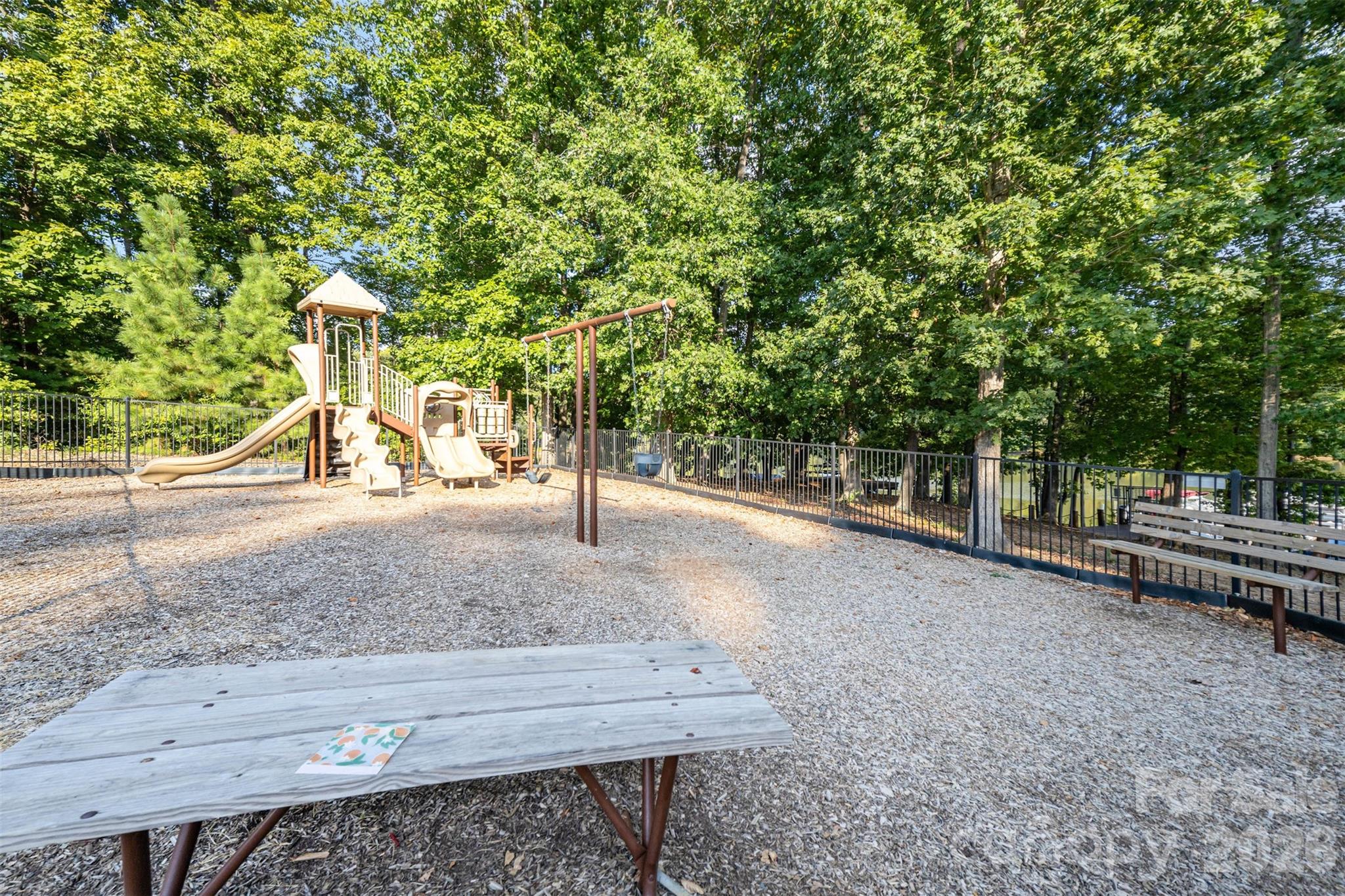 4424 Bright Road — Charlotte