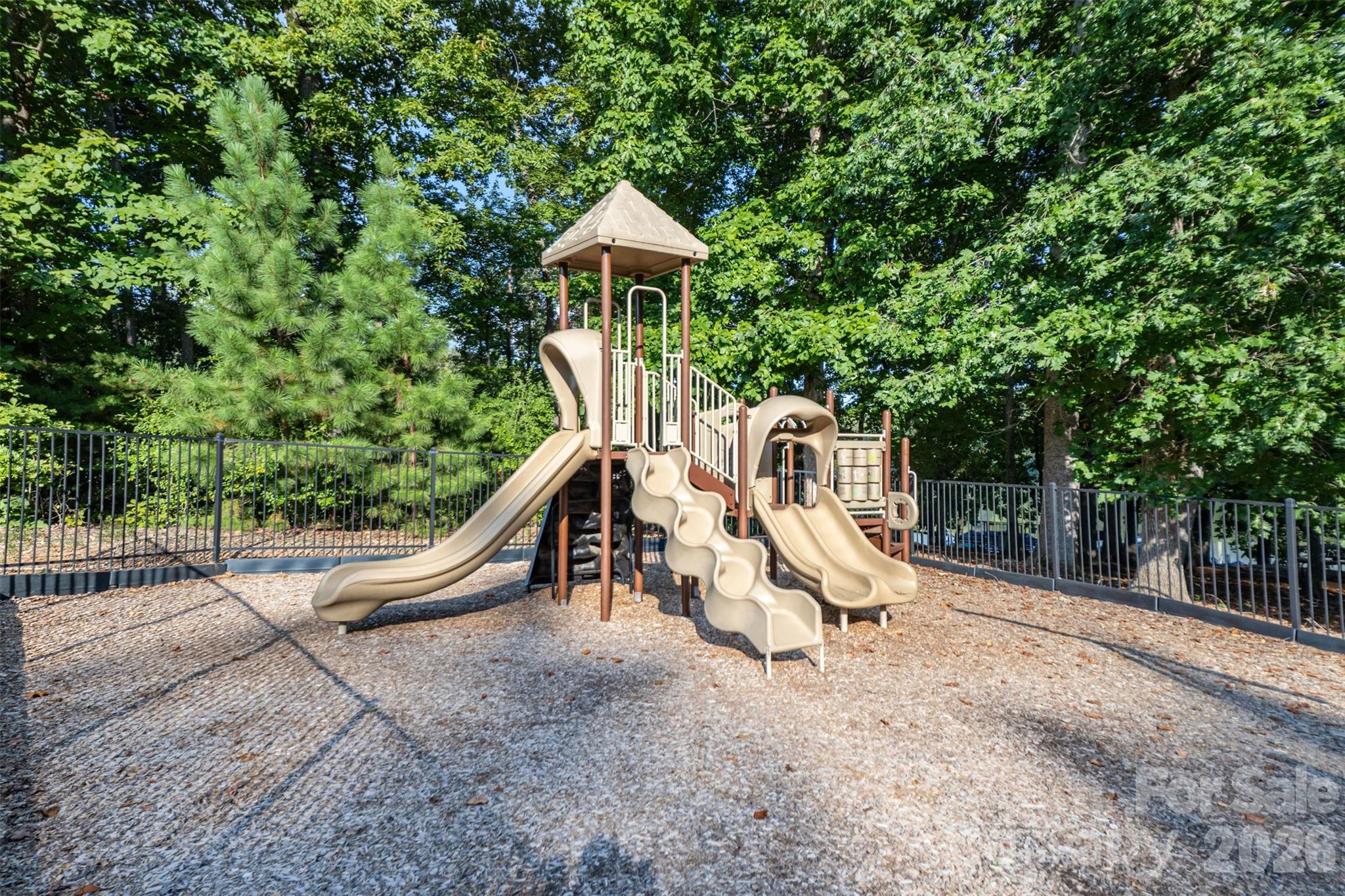 4424 Bright Road — Charlotte