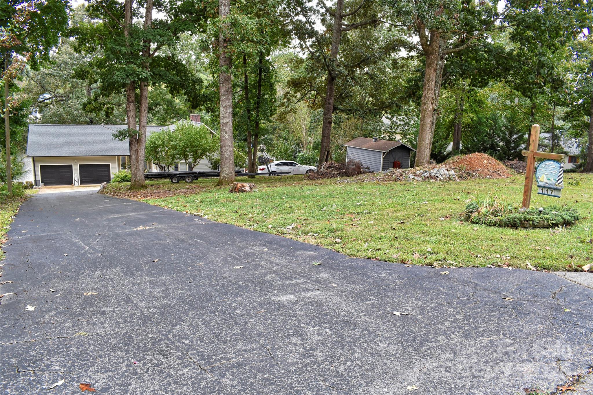 117 Sunrise Point — Badin Lake