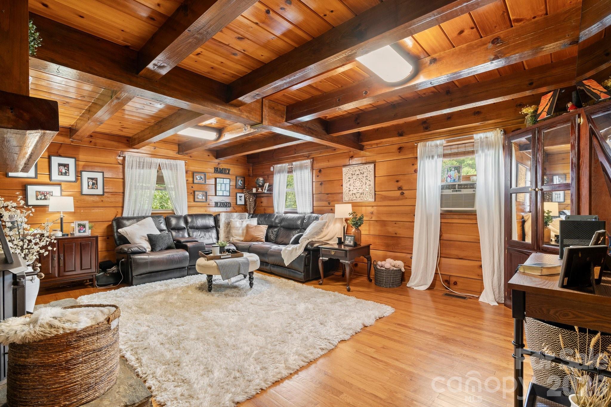 61 Honeycutt Lane — Nebo